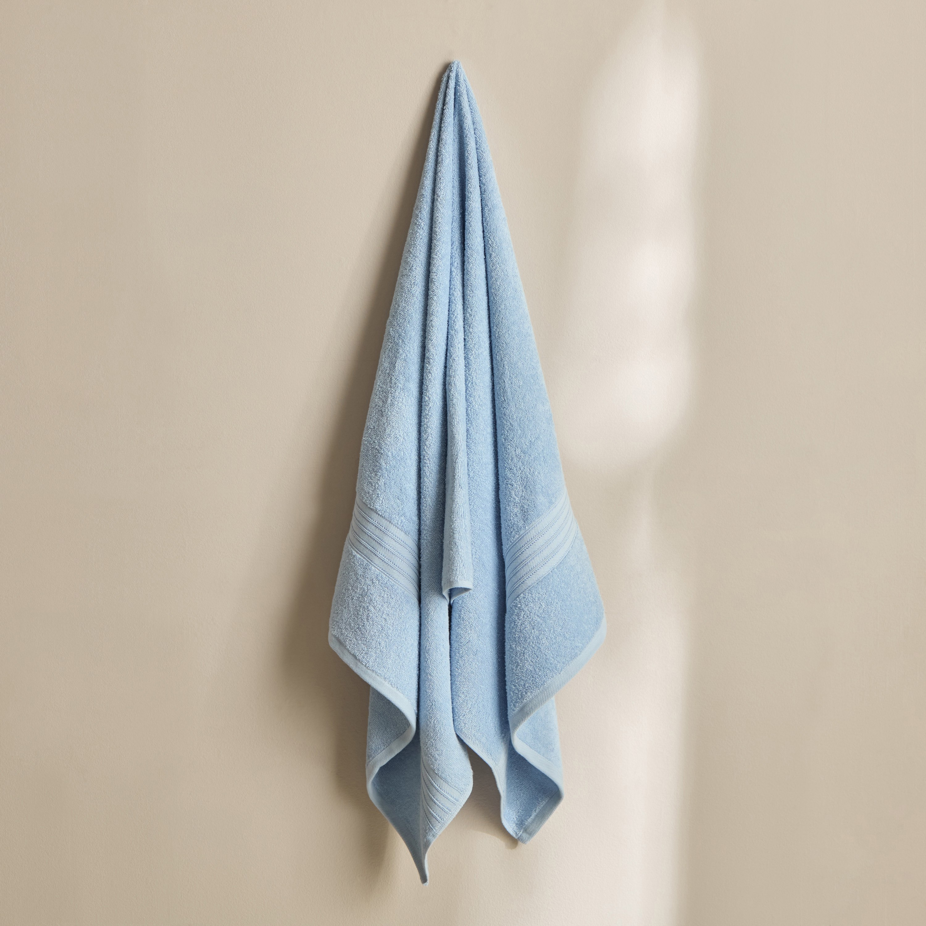 منشفة حمام ممشطة من إسينشال - 70x140 سم-hbxbathroom-bathroomtextiles-image-1