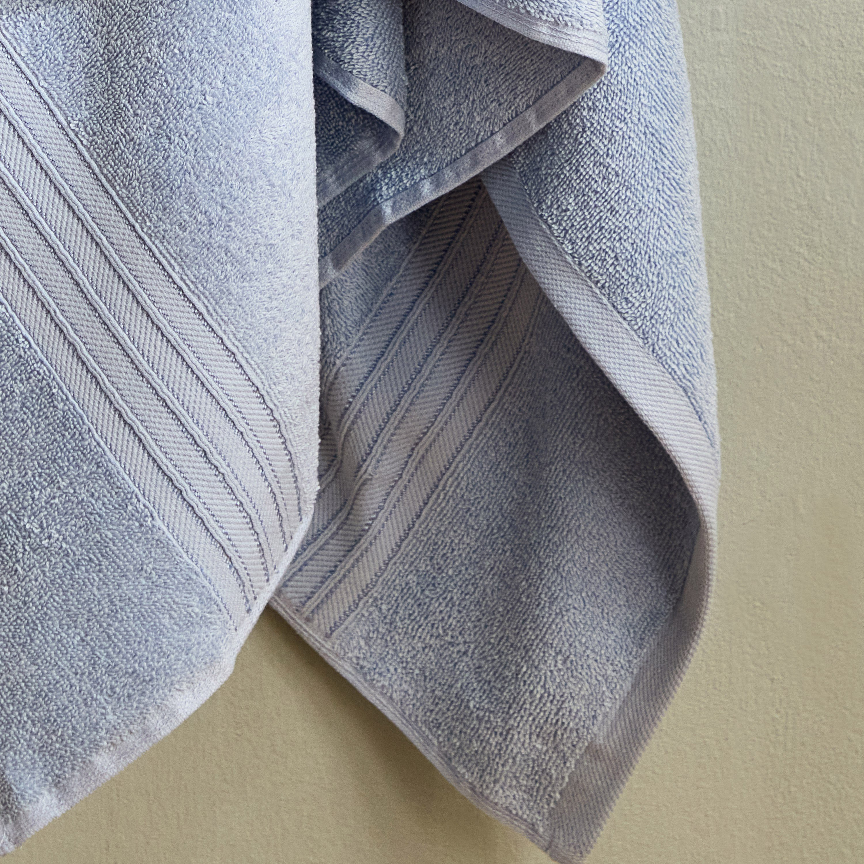 منشفة حمام ممشطة من إيسنشيال - 90x150 سم-hbxbathroom-bathroomtextiles-image-3