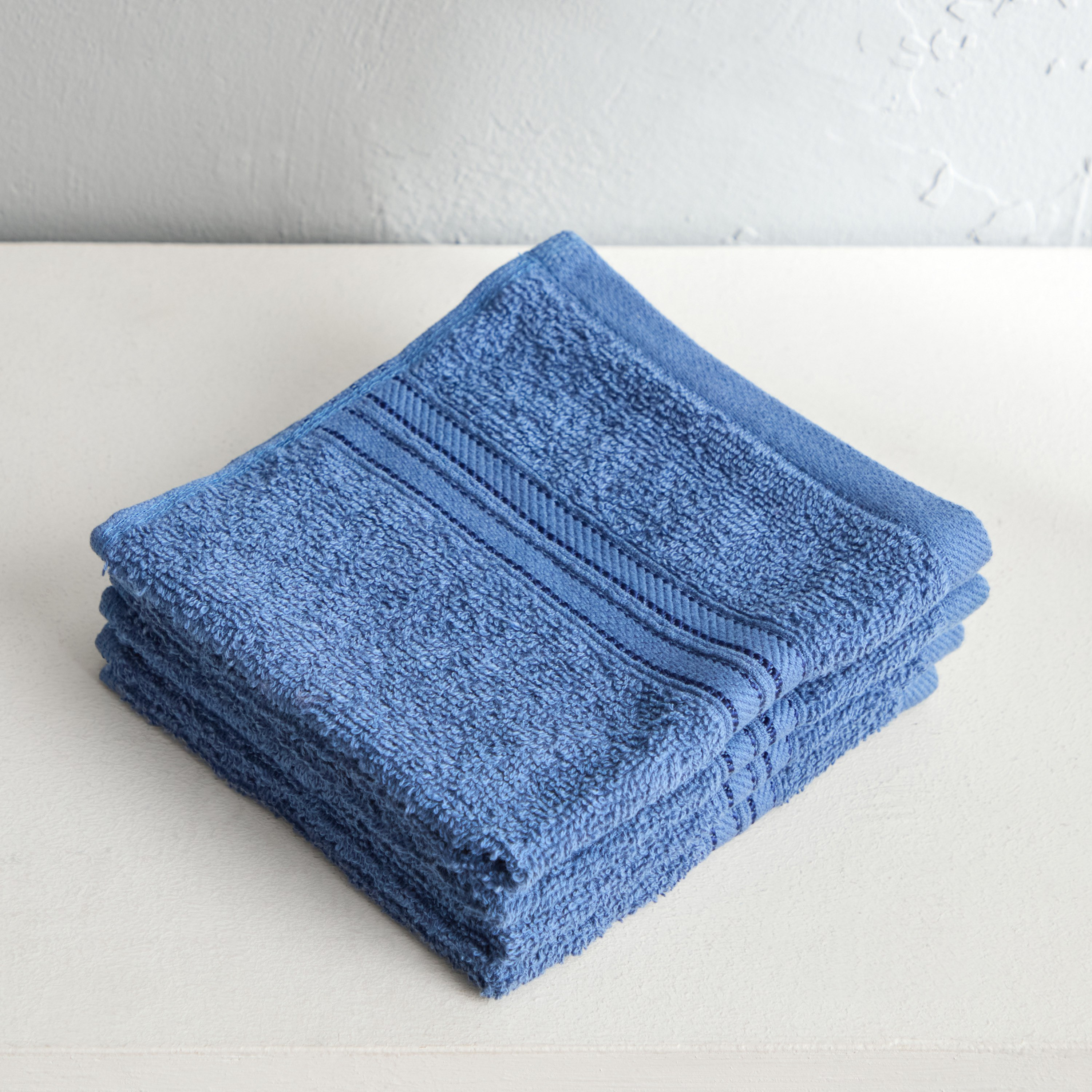 طقم مناشف وجه ممشطة 4 قطع من إيسنشيال - 30x30 سم-hbxbathroom-bathroomtextiles-image-1