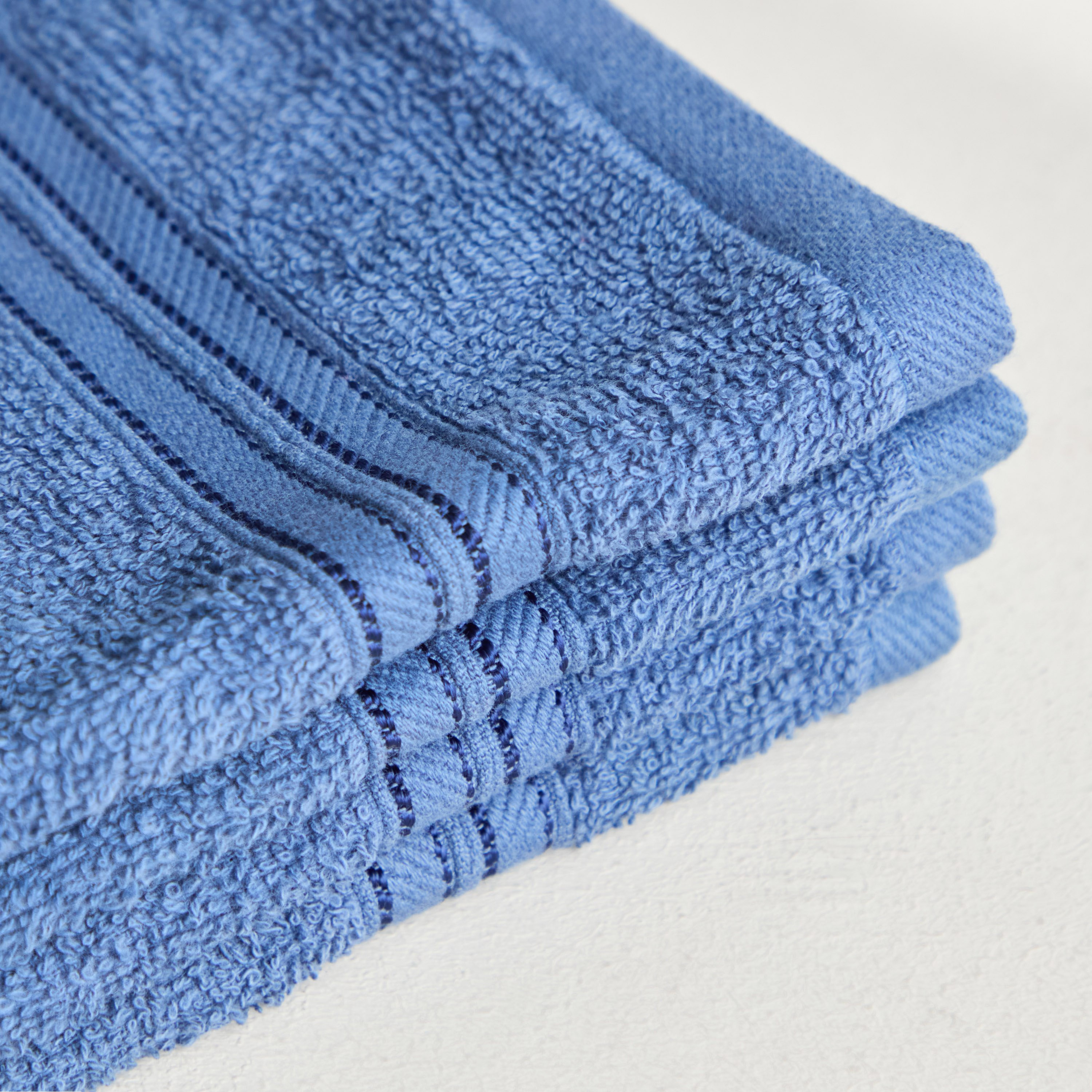 طقم مناشف وجه ممشطة 4 قطع من إيسنشيال - 30x30 سم-hbxbathroom-bathroomtextiles-image-2