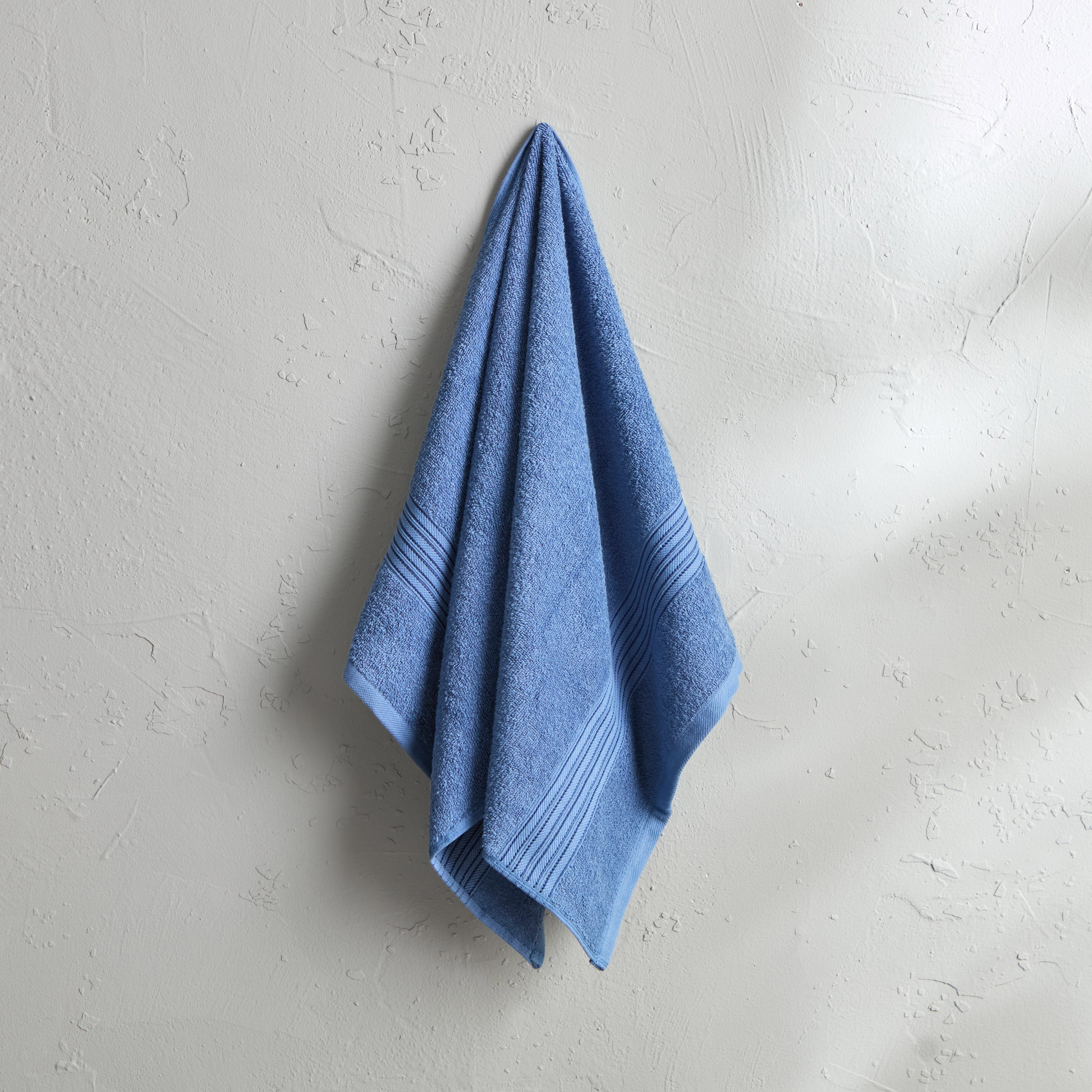 منشفة يد ممشطة من إيسنشيال - 50x90 سم-hbxbathroom-bathroomtextiles-image-1