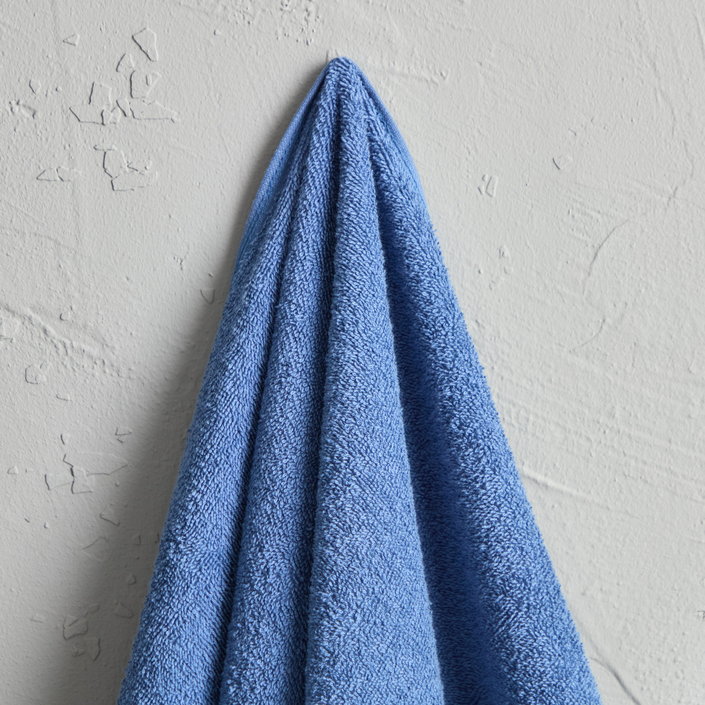 منشفة يد ممشطة من إيسنشيال - 50x90 سم-hbxbathroom-bathroomtextiles-image-2