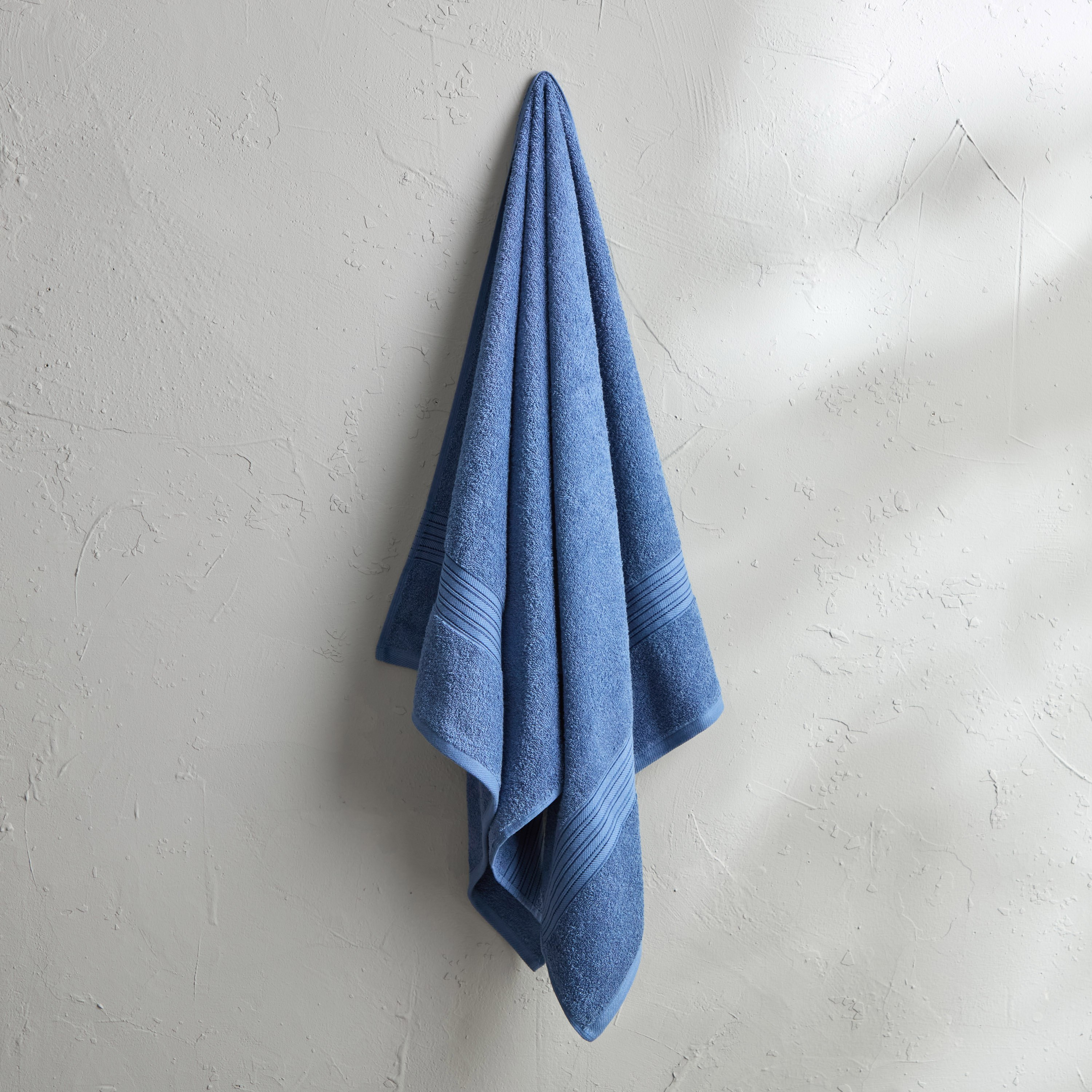 منشفة حمام ممشطة من إيسنشيال - 70x140 سم-hbxbathroom-bathroomtextiles-image-1