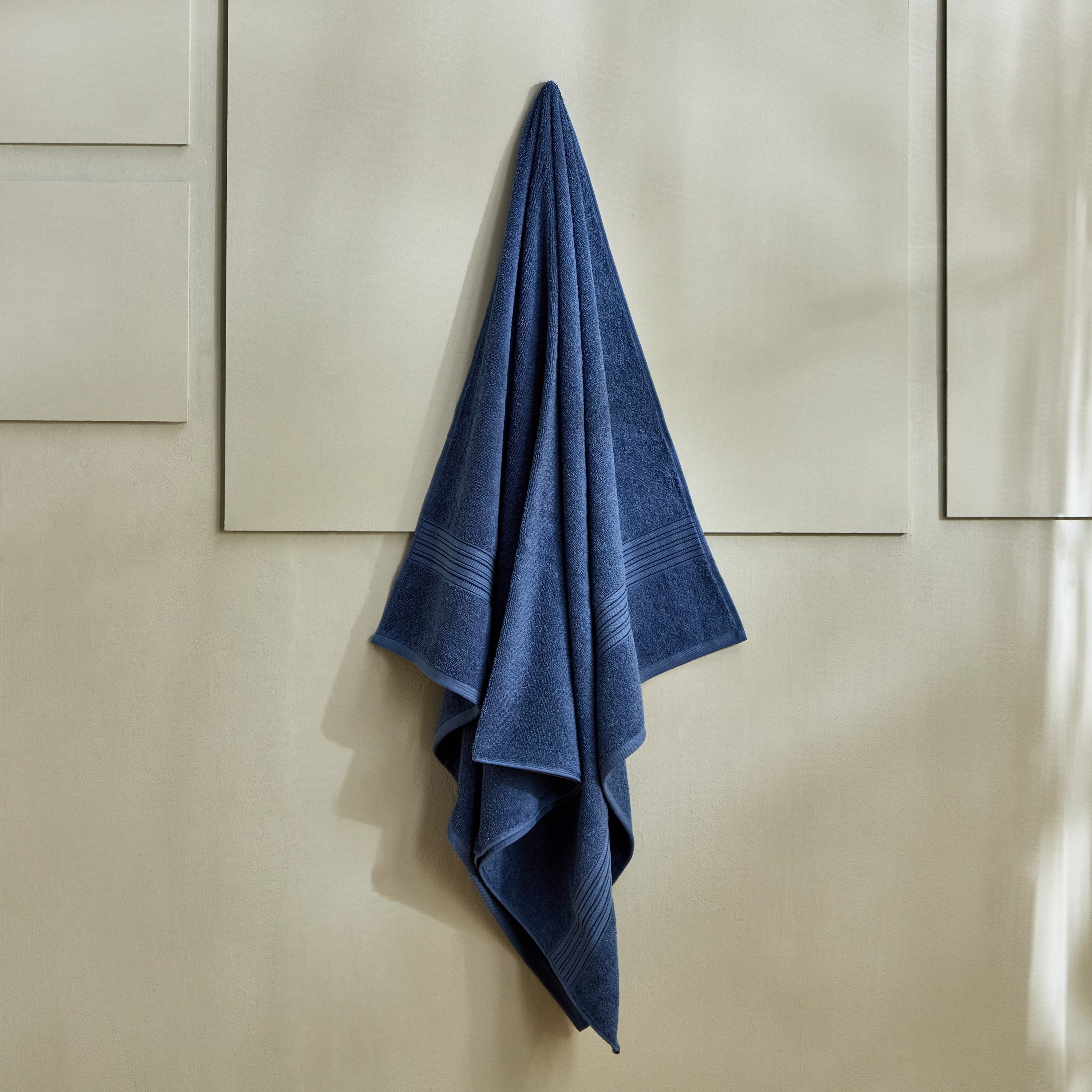 منشفة حمام ممشطة من إيسنشيال - 90x150 سم-hbxbathroom-bathroomtextiles-image-1
