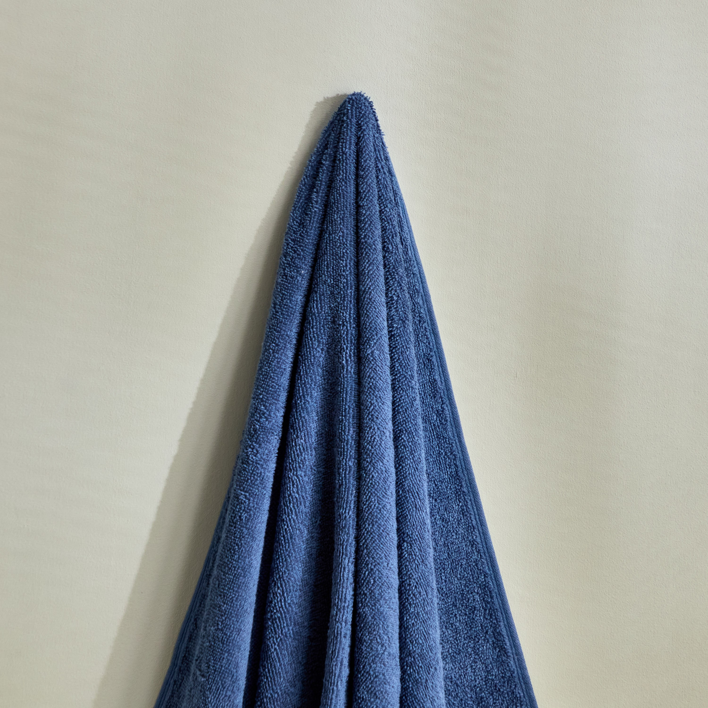 منشفة حمام ممشطة من إيسنشيال - 90x150 سم-hbxbathroom-bathroomtextiles-image-2