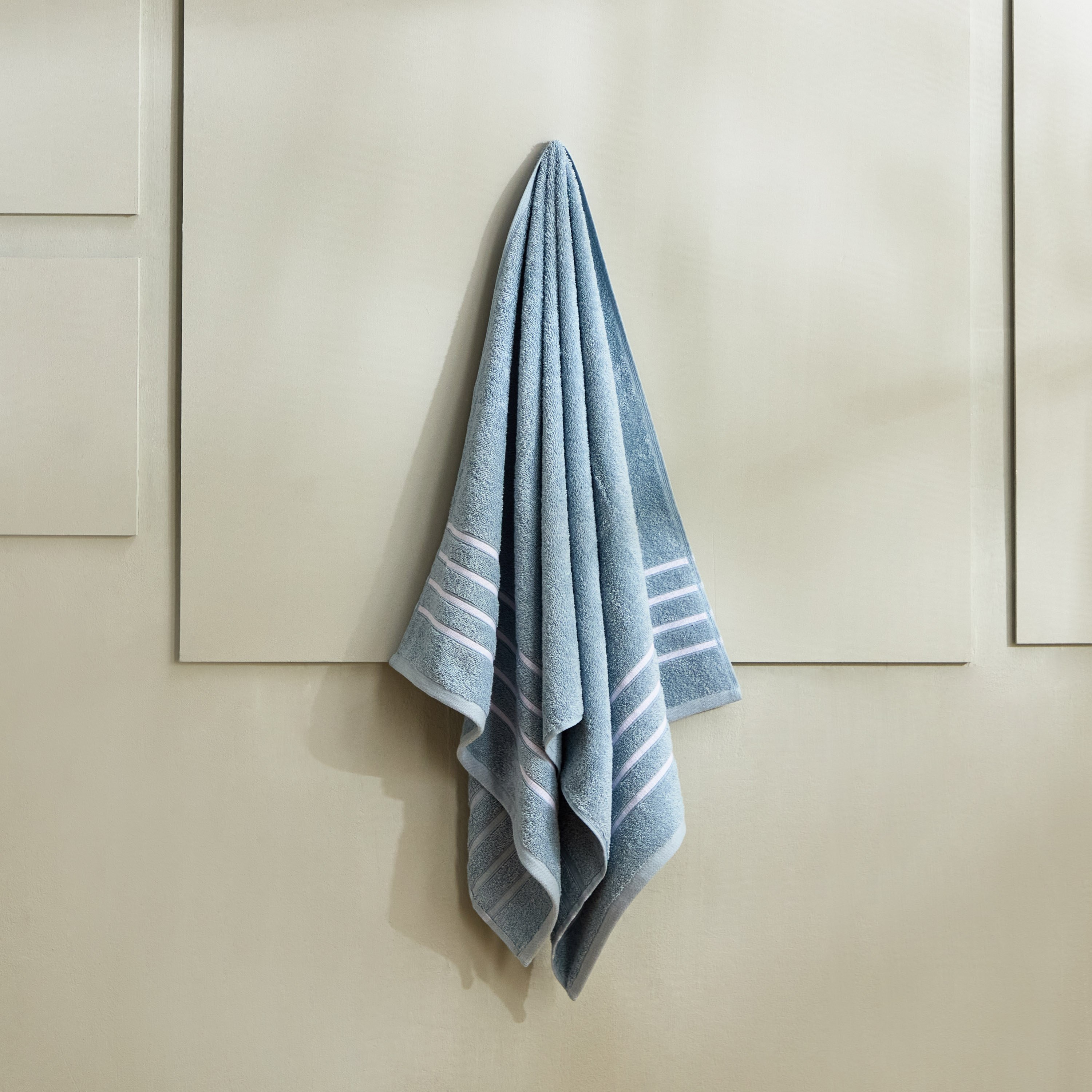 Snoopy Kids Carded Bath Towel - 65x130 cm-hbxbathroom-bathroomtextiles-image-1