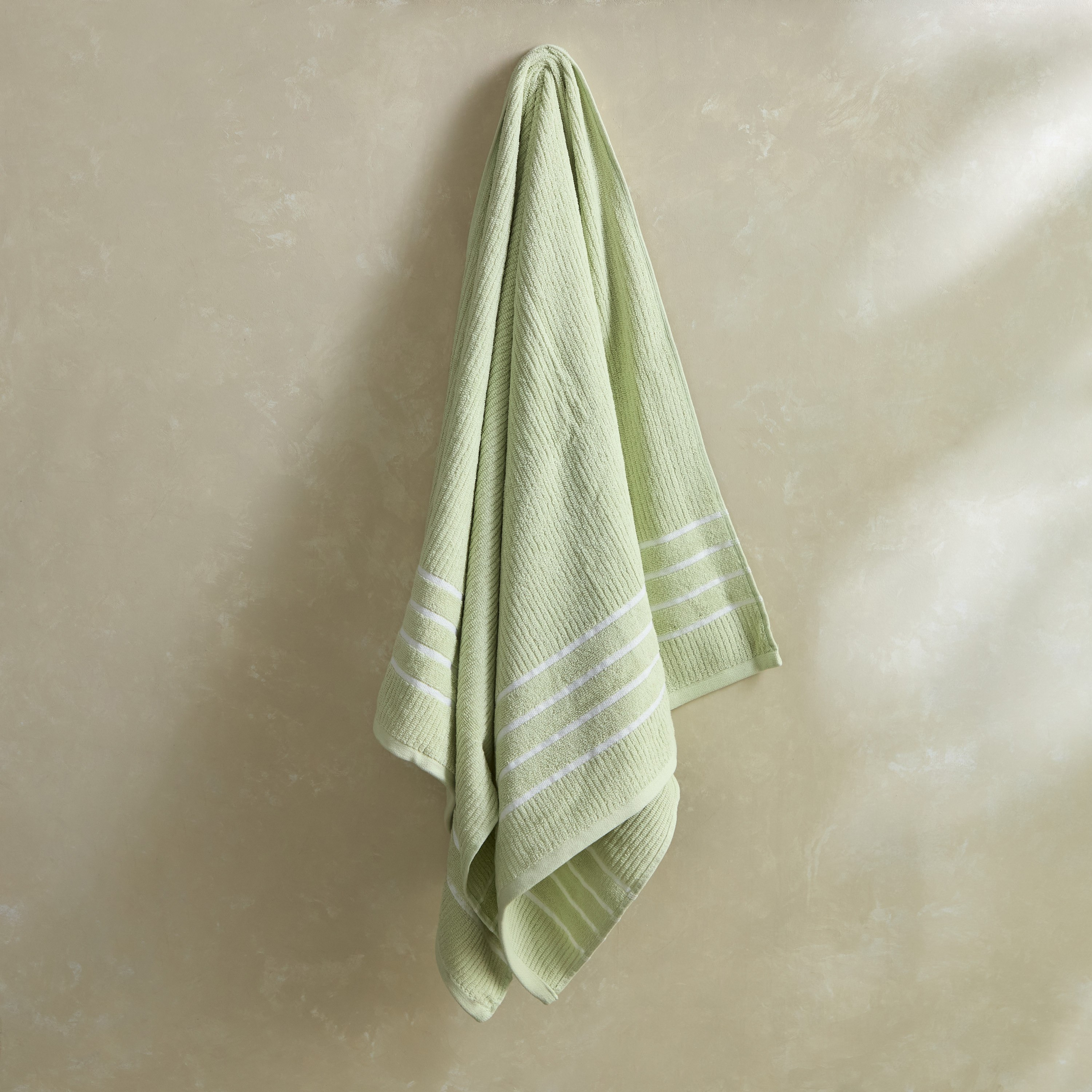 منشفة استحمام قطن مضلعة من ماتيو - 136x68 سم-hbxbathroom-bathroomtextiles-image-1