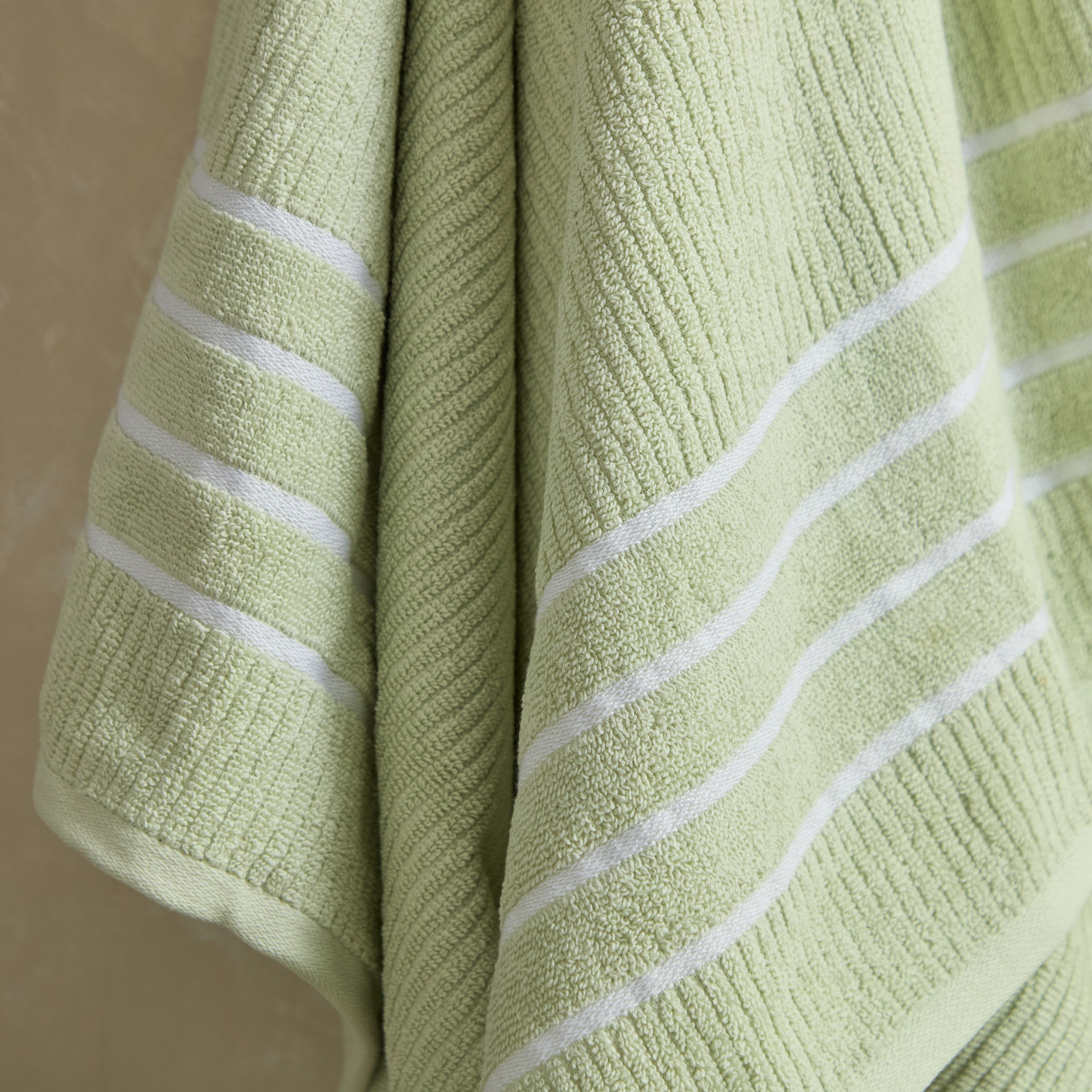 منشفة استحمام قطن مضلعة من ماتيو - 136x68 سم-hbxbathroom-bathroomtextiles-image-3