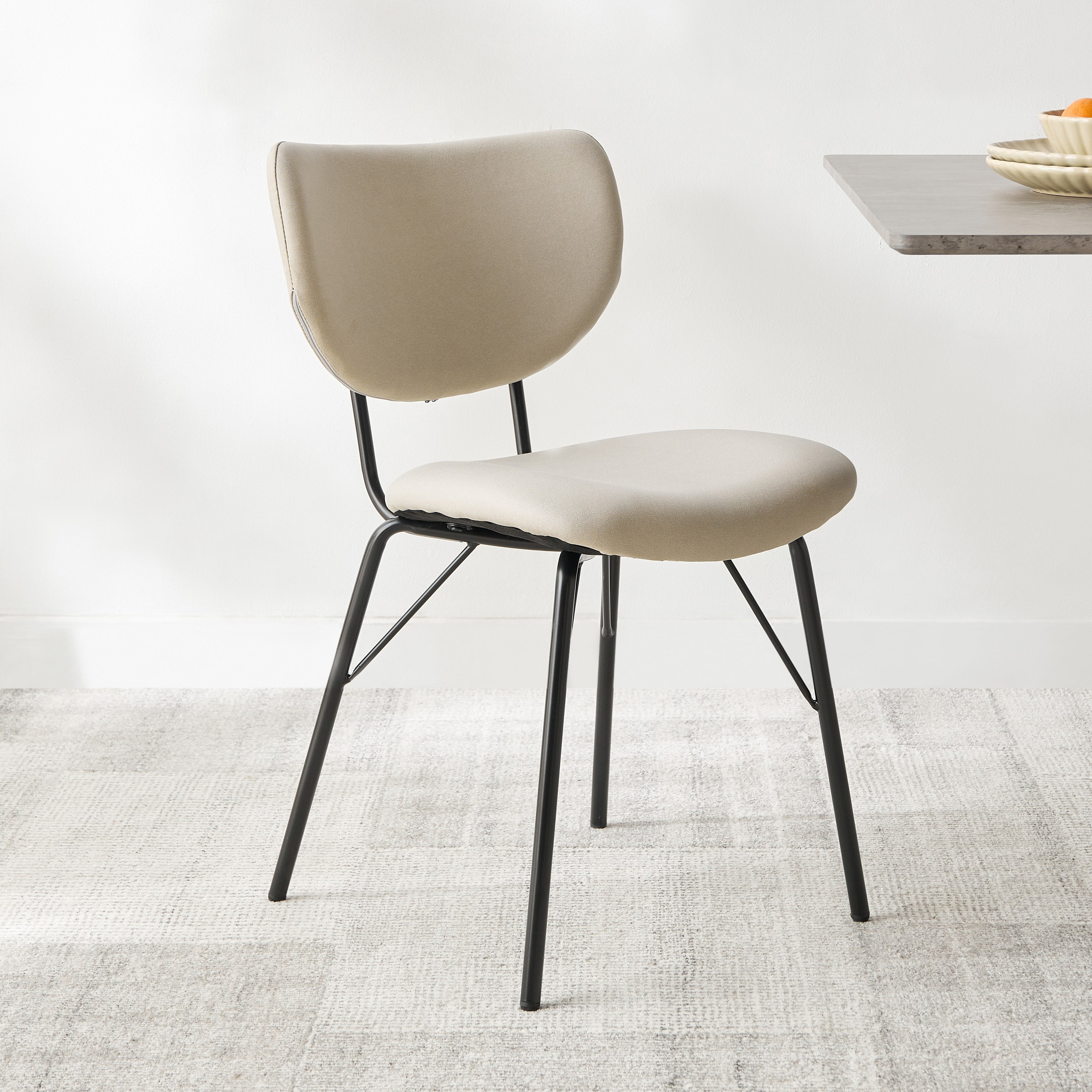 كرسي سفرة - فيوز-hbxdiningroom-diningchairs-image-1