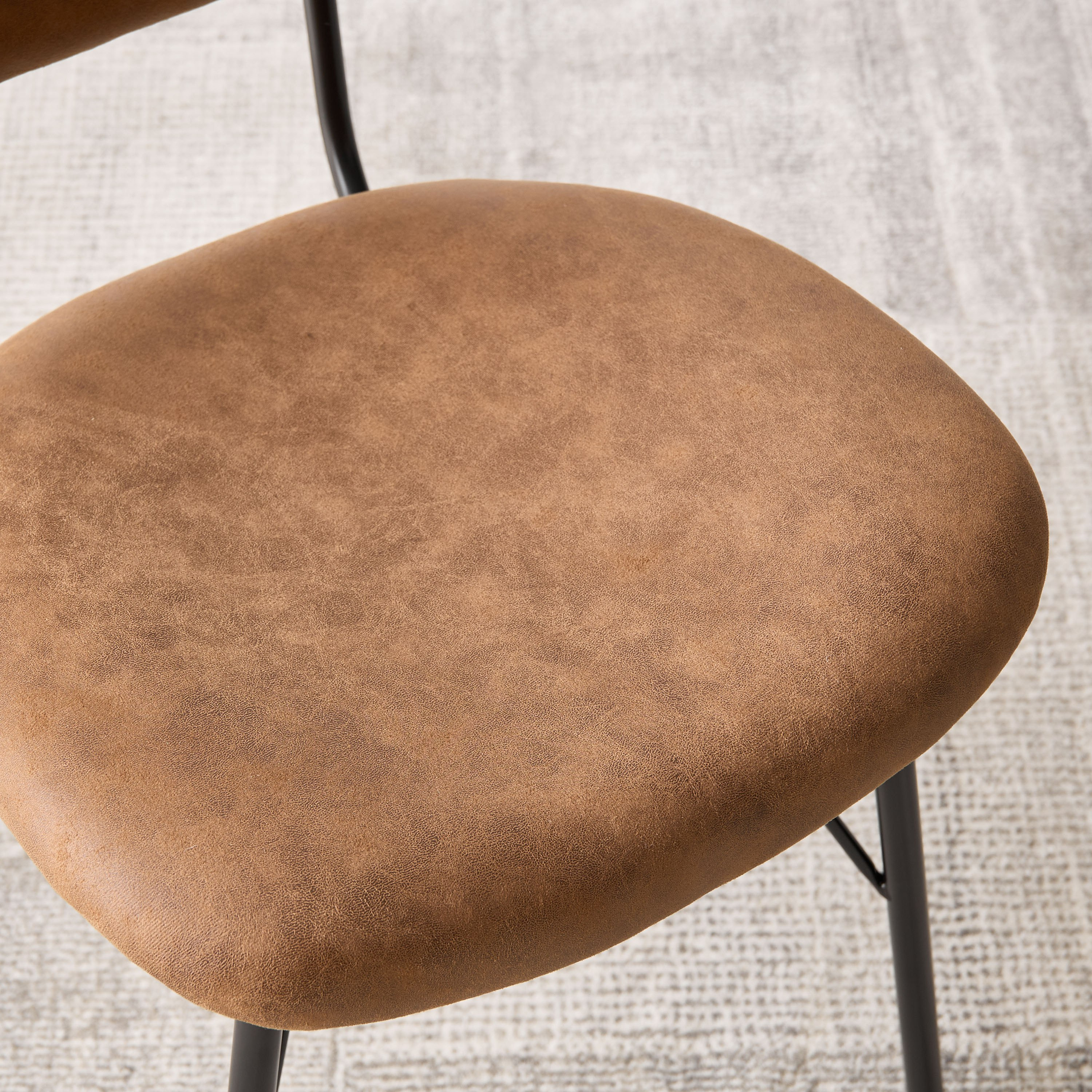 كرسي سفرة - فيوز-hbxdiningroom-diningchairs-image-4