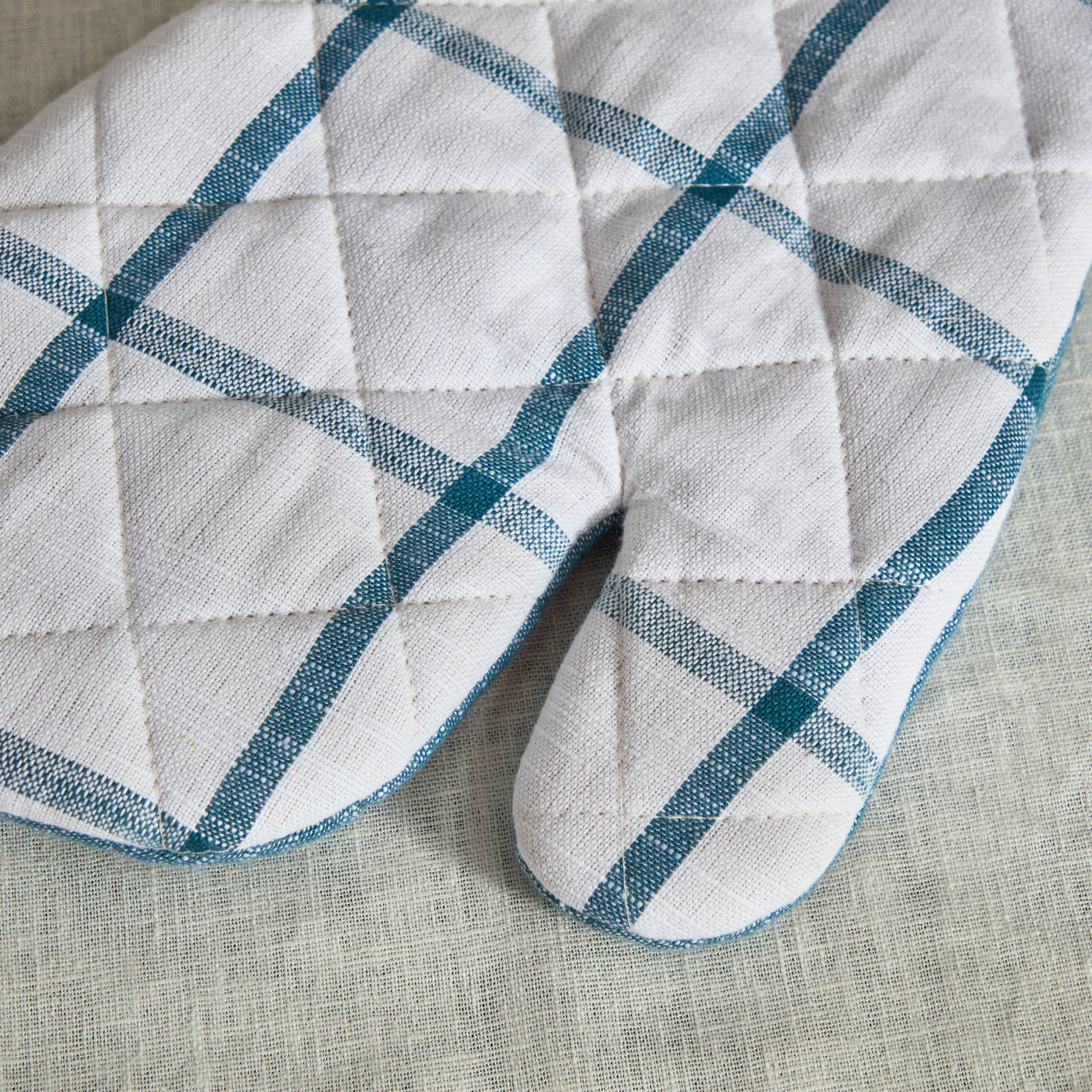 قفاز فرن أزور من هارلي - 17x33 سم-hbxhomeware-kitchenware-kitchenlinens-image-3