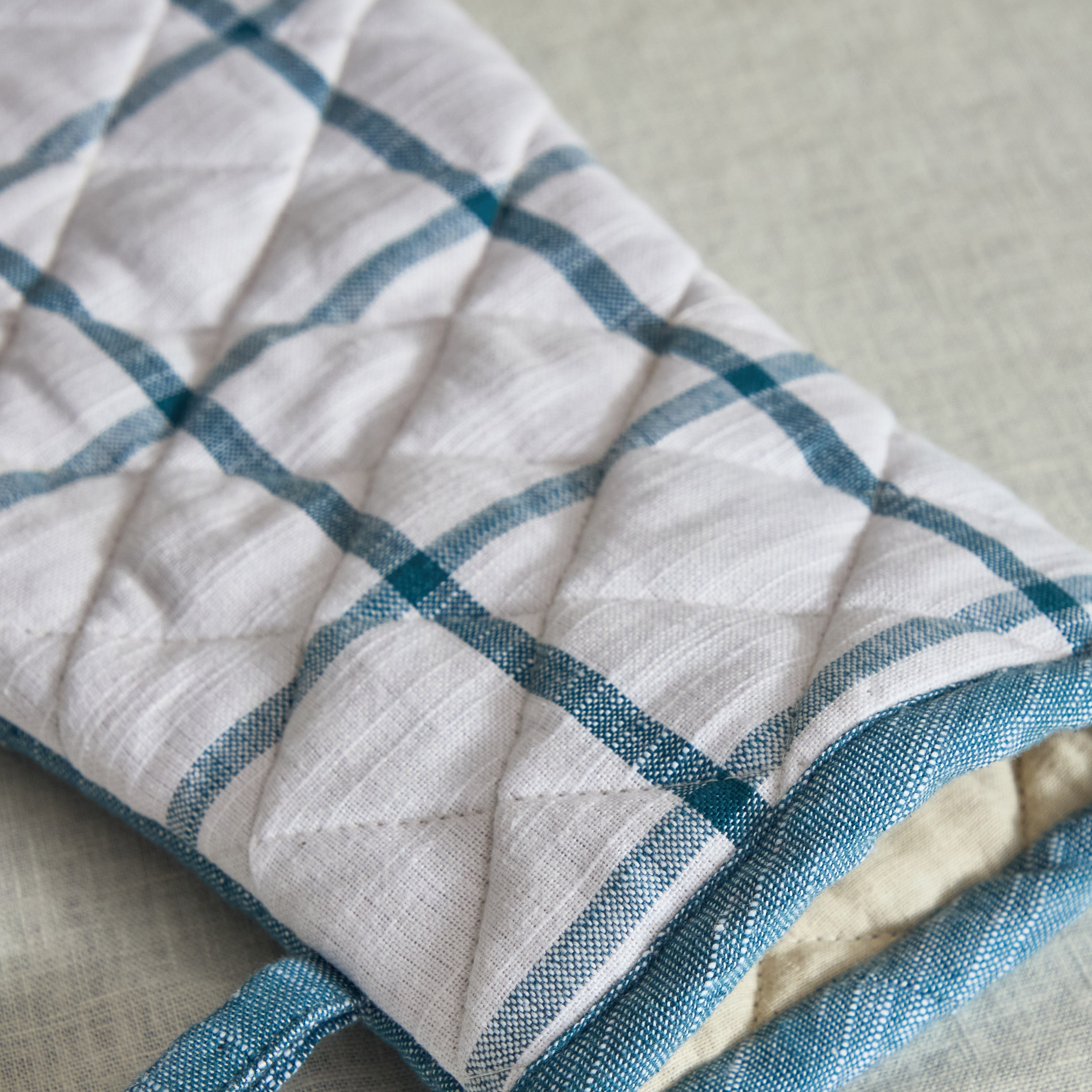 قفاز فرن أزور من هارلي - 17x33 سم-hbxhomeware-kitchenware-kitchenlinens-image-4