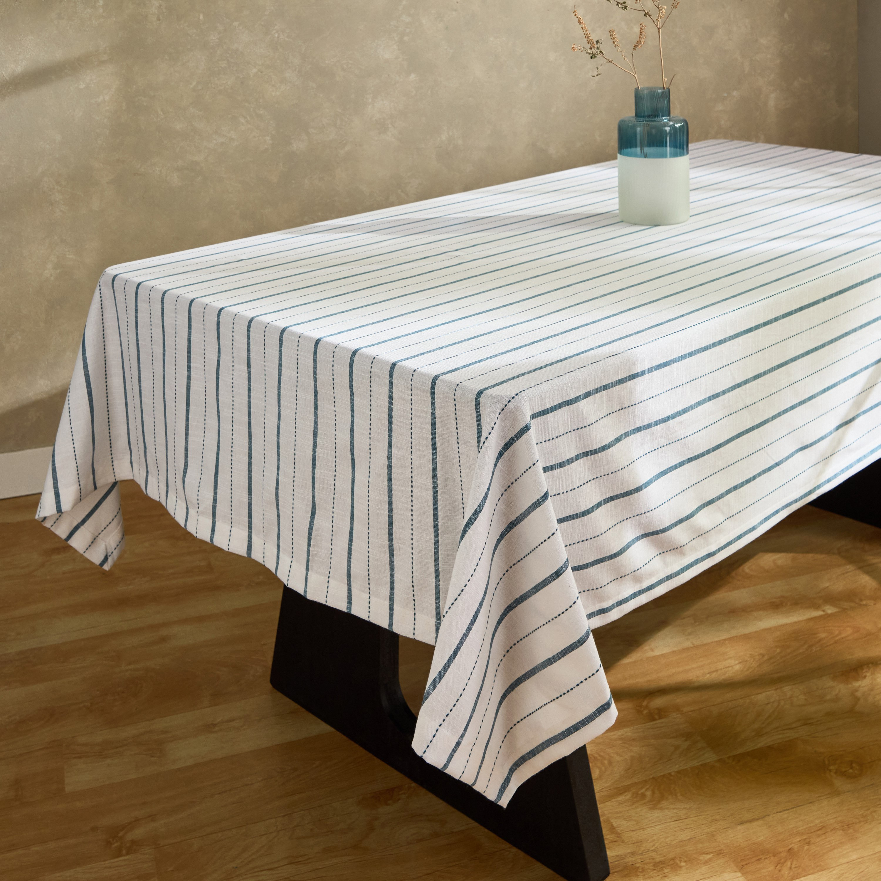 مفرش طاولة أزور من هارلي - 150x200 سم-hbxdecorandfurnishings-homefurnishings-tablelinens-image-1