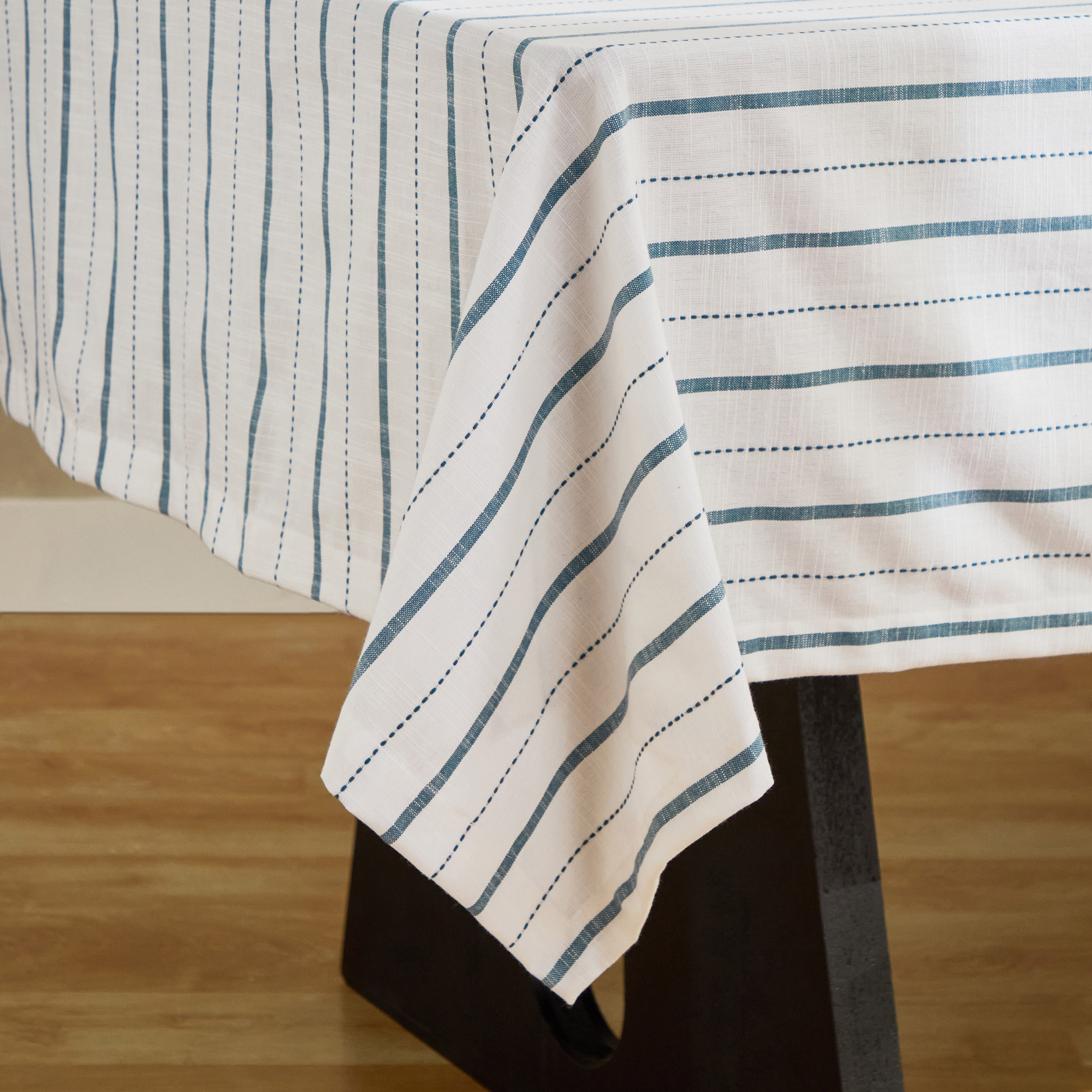 مفرش طاولة أزور من هارلي - 150x200 سم-hbxdecorandfurnishings-homefurnishings-tablelinens-image-2