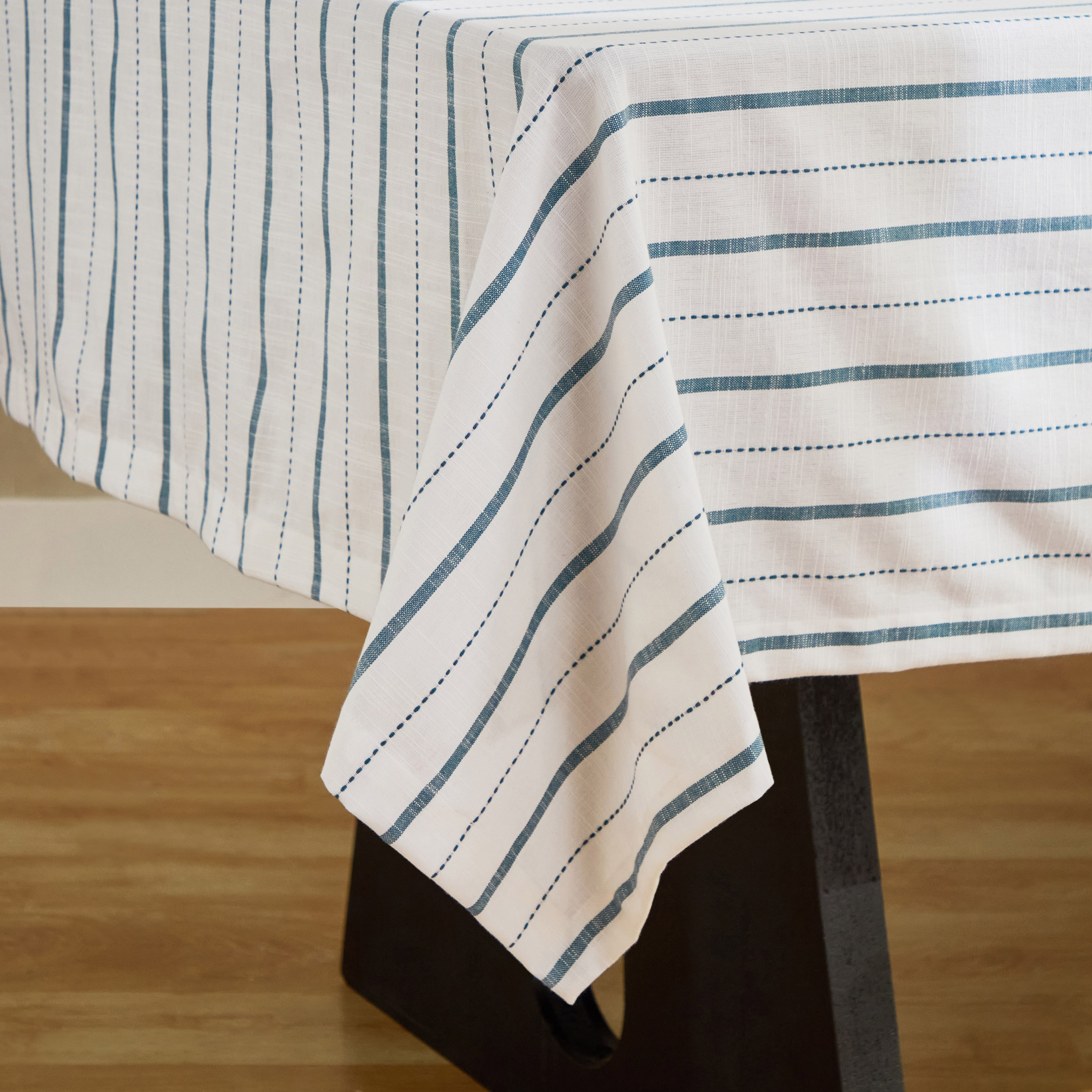 مفرش طاولة أزور من هارلي- 150x250 سم-hbxdecorandfurnishings-homefurnishings-tablelinens-image-2