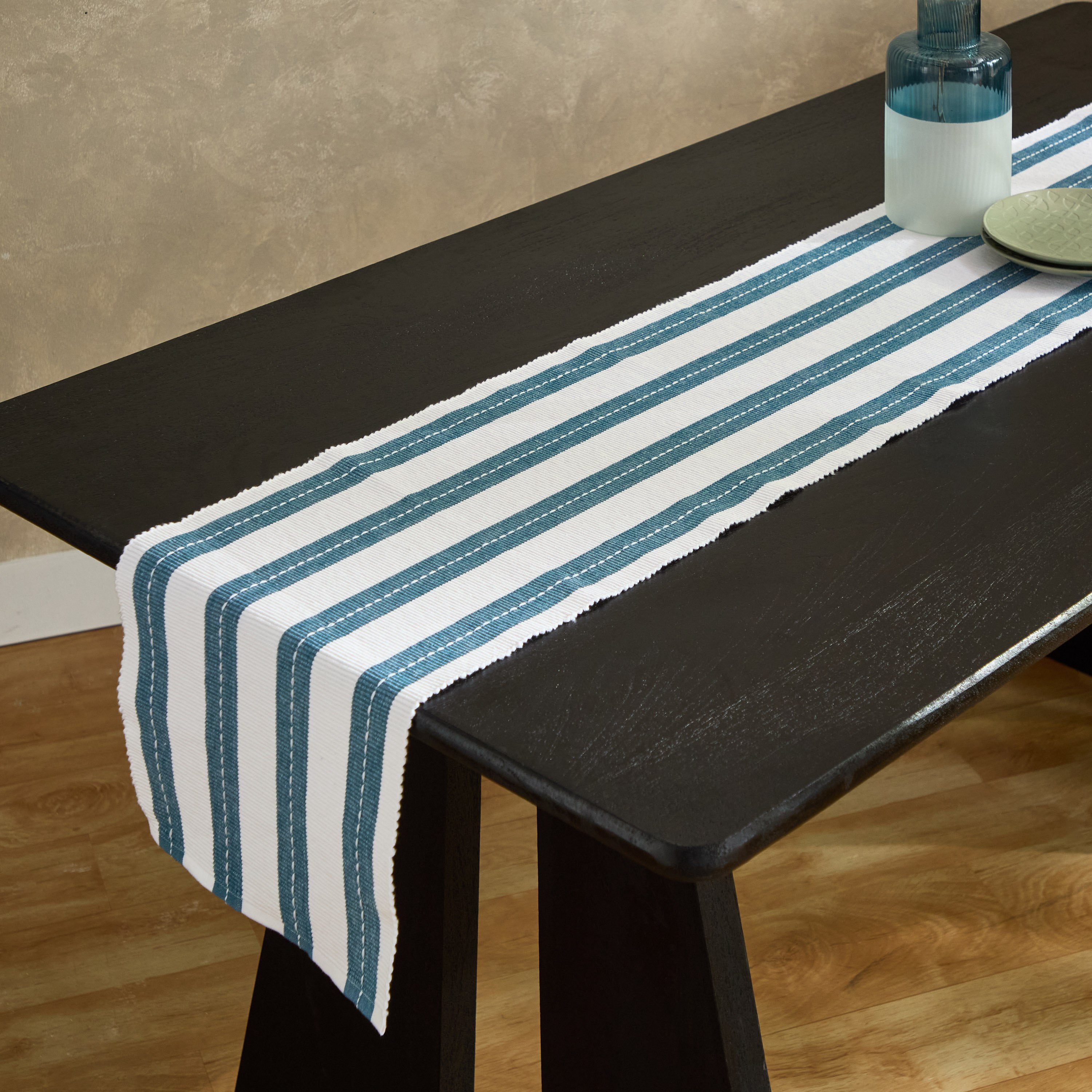 مفرش طاولة مضلع أزور من هارلي - 33x120 سم-hbxdecorandfurnishings-homefurnishings-tablelinens-image-1