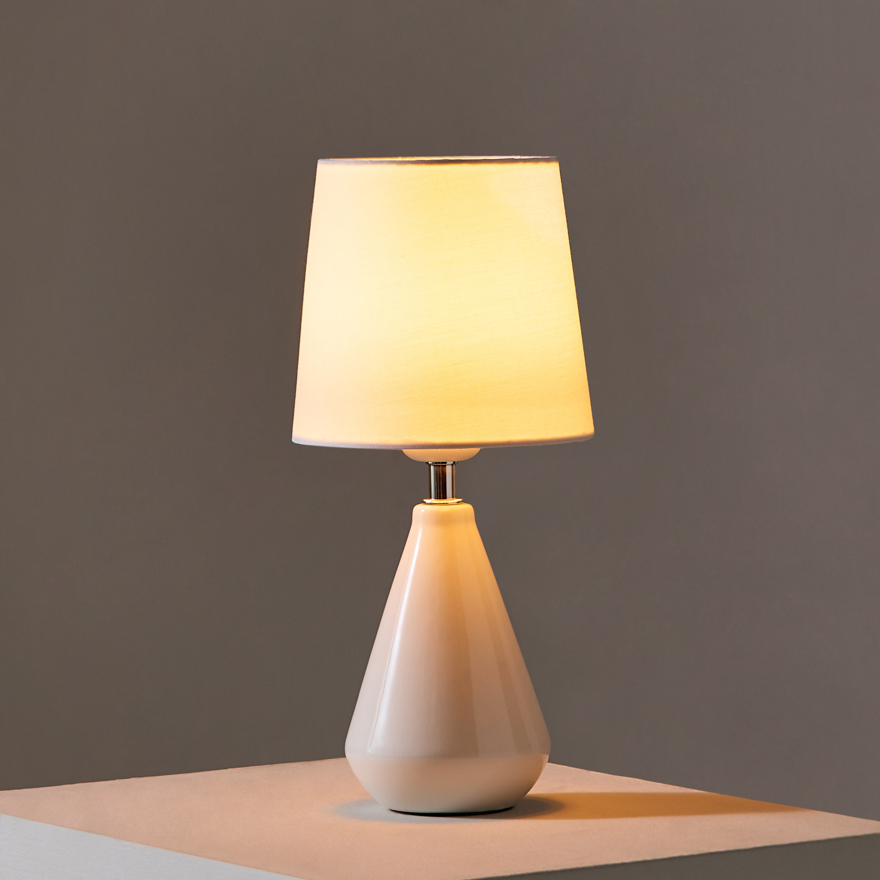Sega Ceramic Table Lamp with USB Power Port and 3-Color Light - 14x14x35 cm-hbxbedroom-lighting-tablelamps-image-3