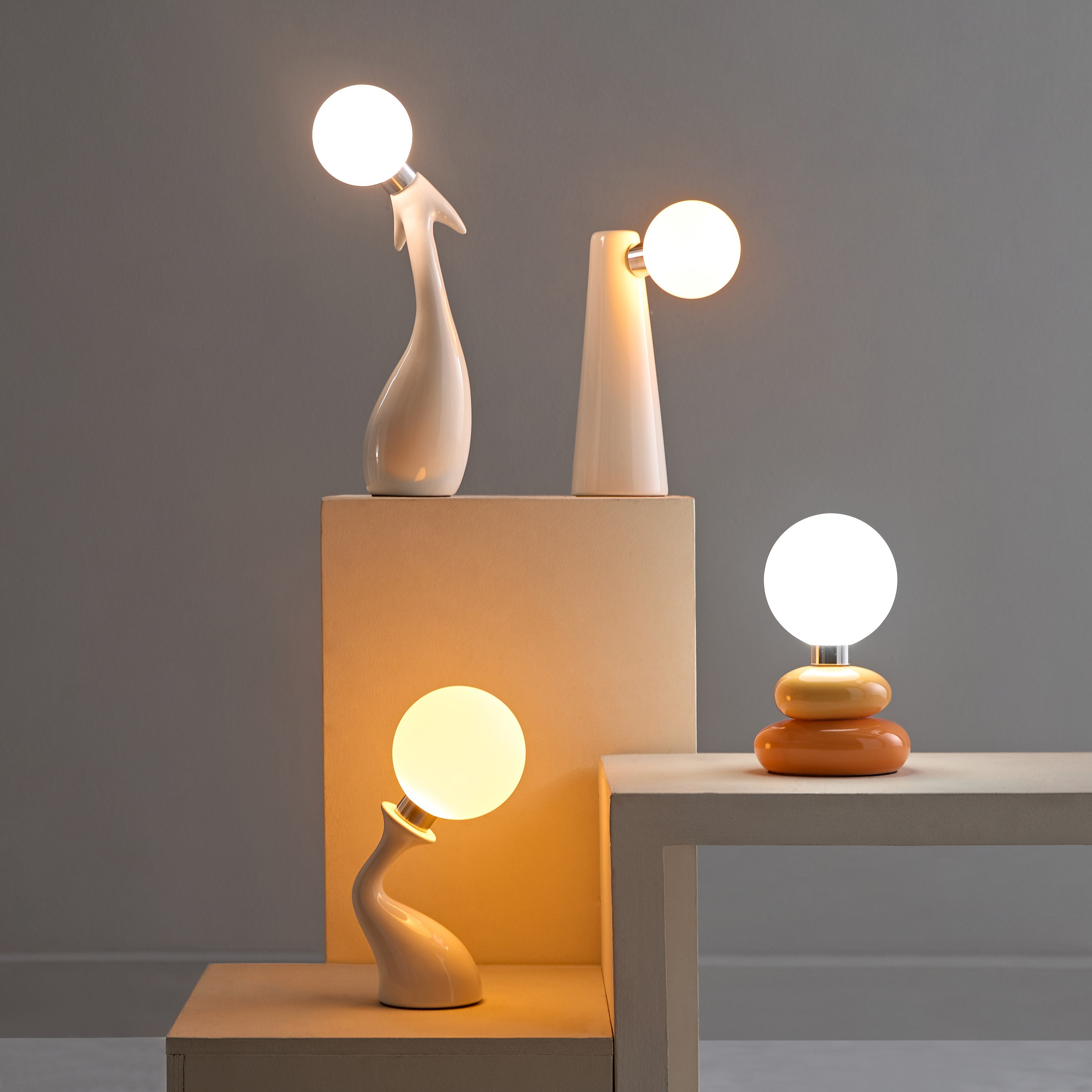 مصباح طاولة سيراميك بغطاء زجاج ومنفذ طاقة يو إس بي من سيجا - 12x10x19 سم-hbxbedroom-lighting-tablelamps-image-5