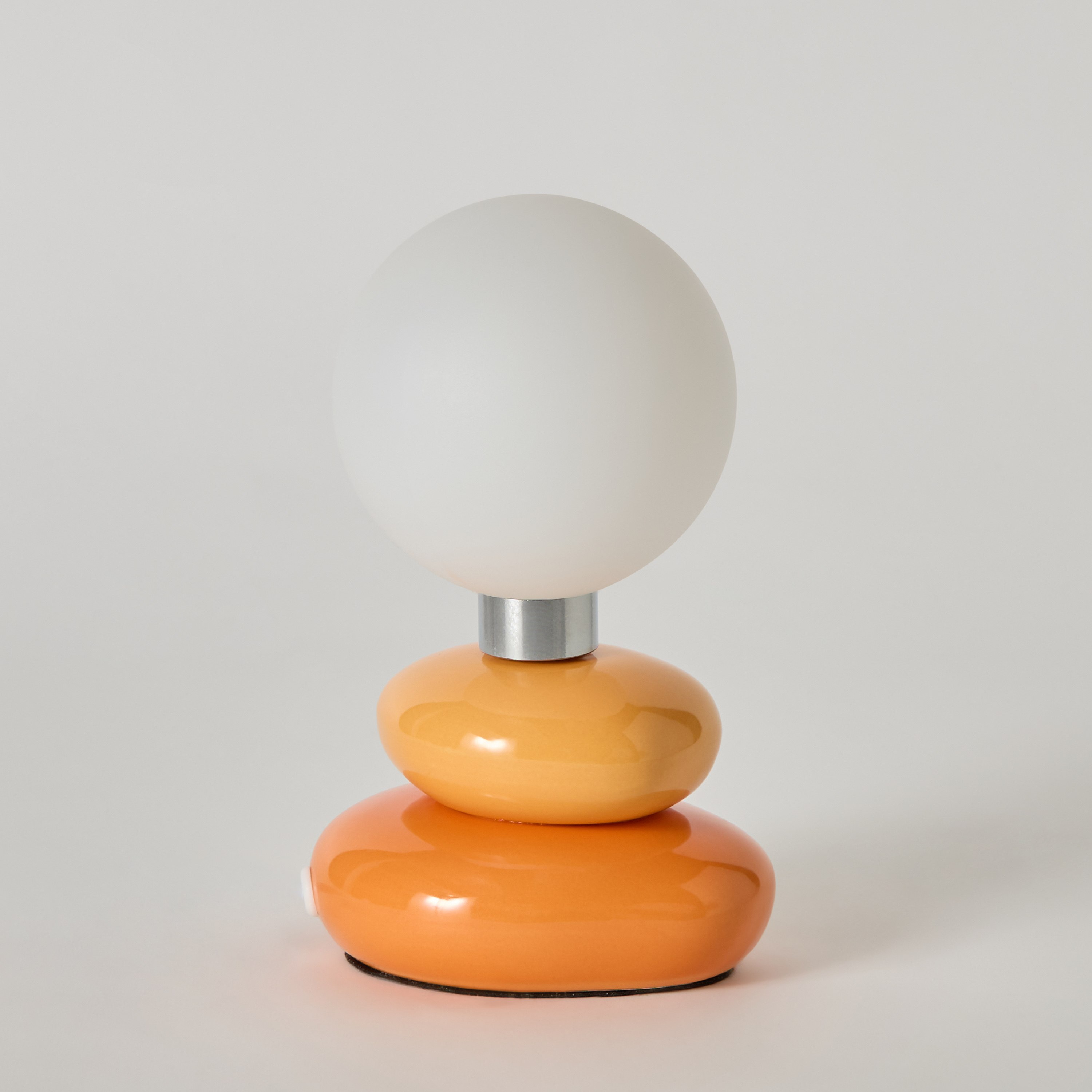 مصباح طاولة سيراميك بغطاء زجاج ومنفذ طاقة يو إس بي من سيجا - 12x10x19 سم-hbxbedroom-lighting-tablelamps-image-6