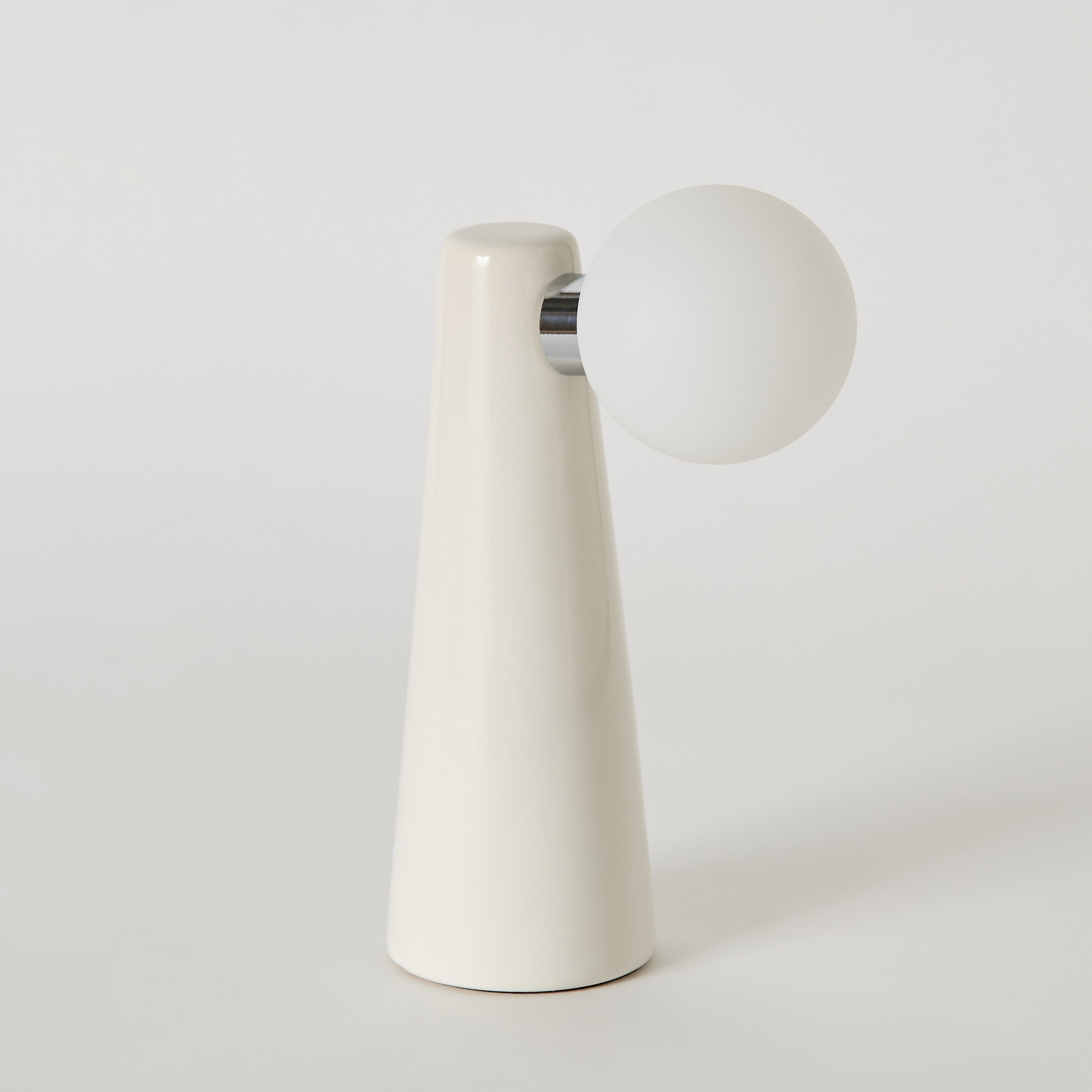 Sega Ceramic Table Lamp with USB Power Port - 15x8x23 cm-hbxbedroom-lighting-tablelamps-image-6