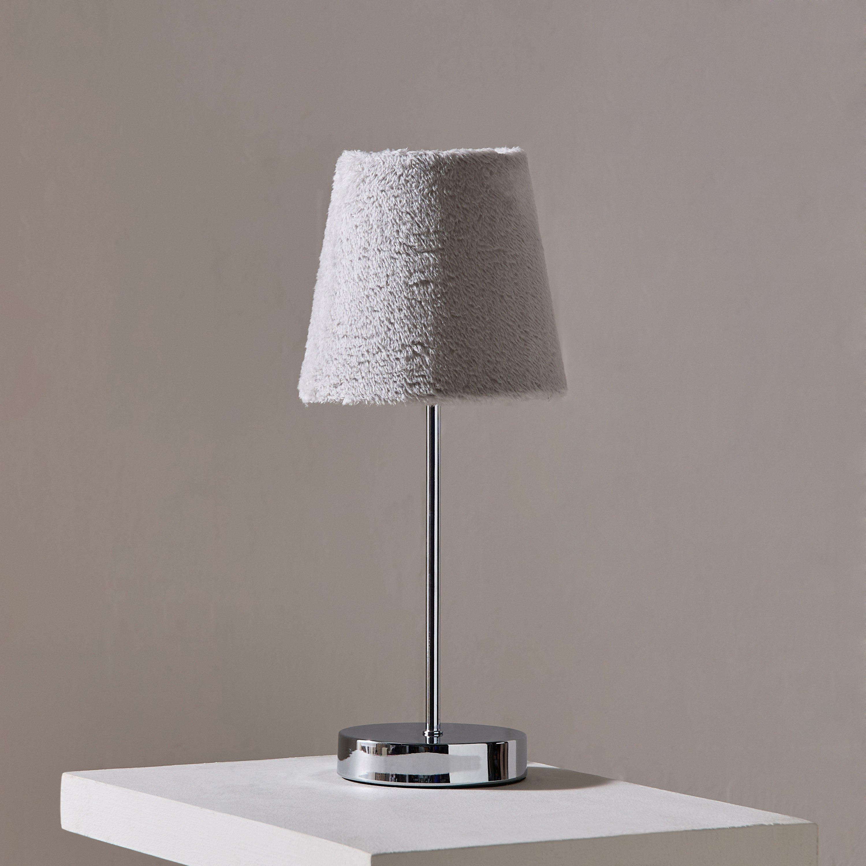 مصباح طاولة يعمل باللمس بقاعدة معدن وغطاء قماش من سيجا- 16x16x40 سم-hbxbedroom-lighting-tablelamps-image-1