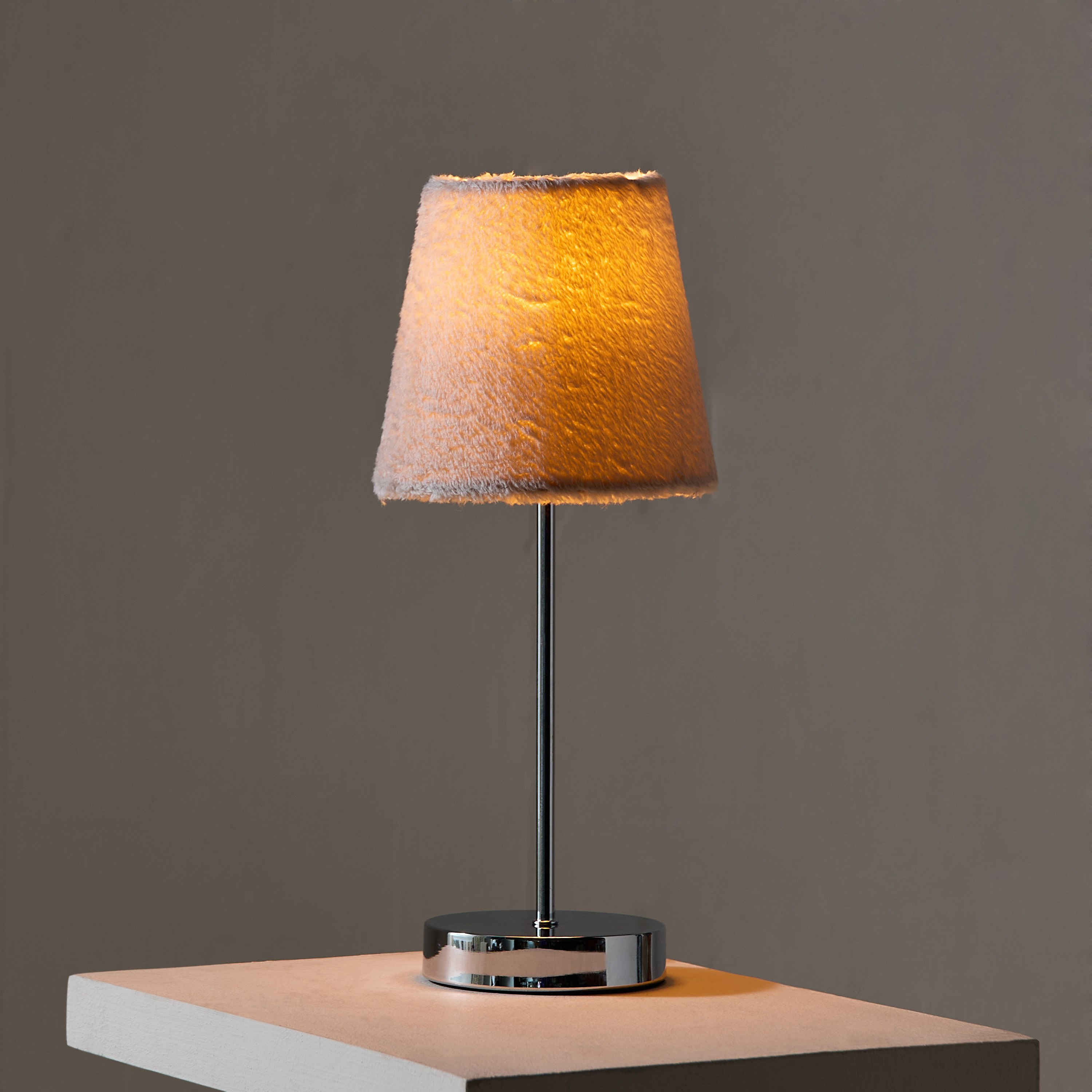 مصباح طاولة يعمل باللمس بقاعدة معدن وغطاء قماش من سيجا- 16x16x40 سم-hbxbedroom-lighting-tablelamps-image-3