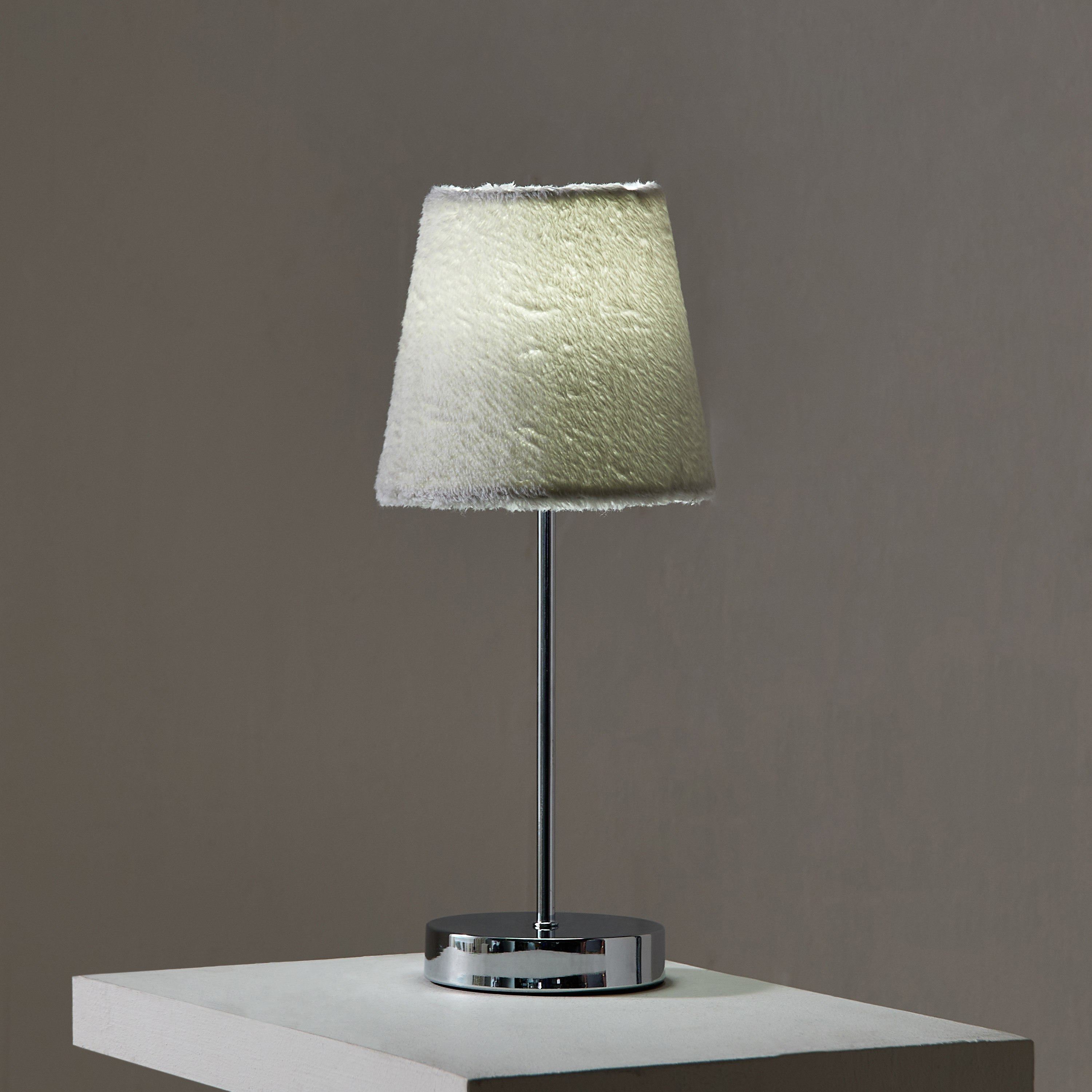 مصباح طاولة يعمل باللمس بقاعدة معدن وغطاء قماش من سيجا- 16x16x40 سم-hbxbedroom-lighting-tablelamps-image-2