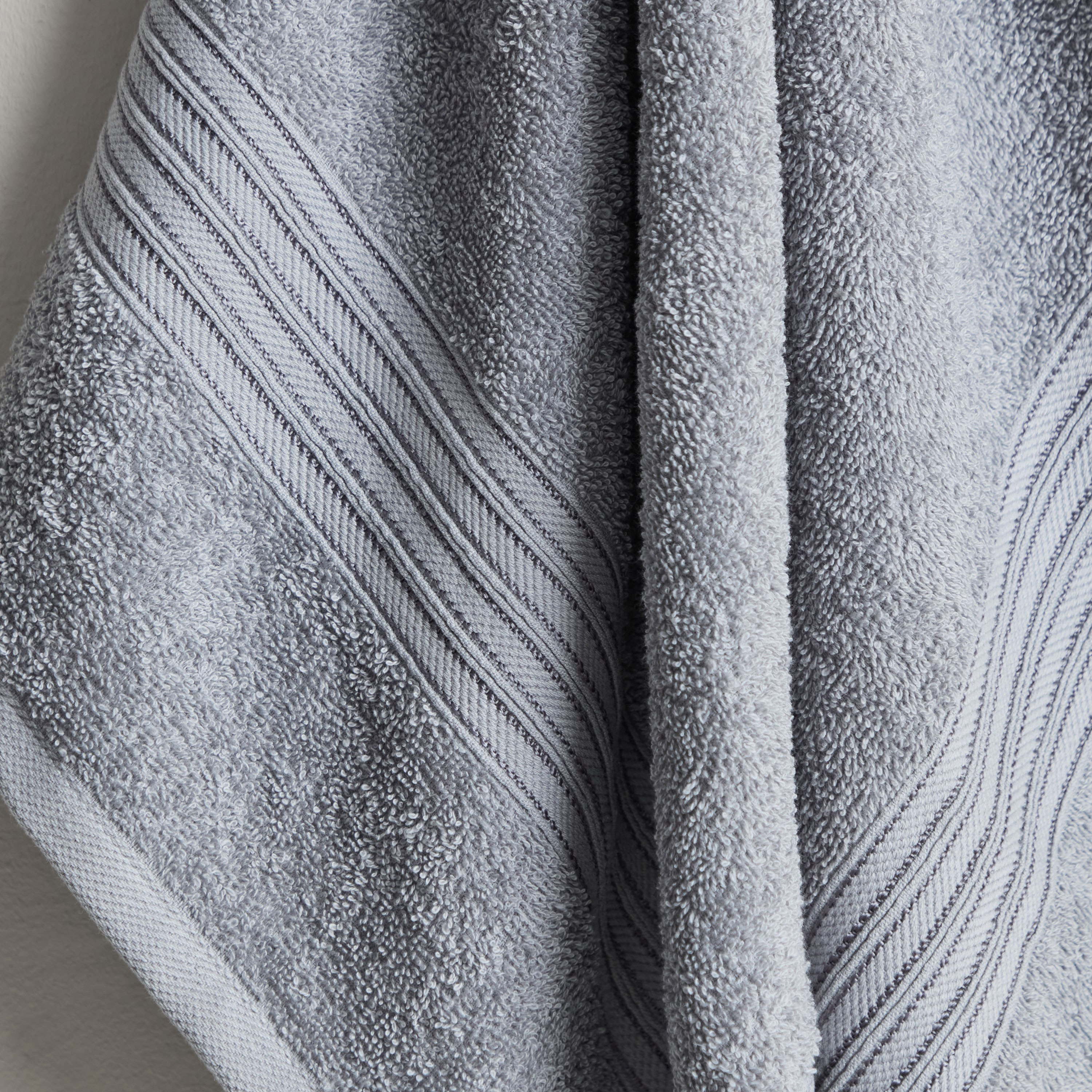 منشفة يد ممشطة من إسنشيال - 50x90 سم-hbxbathroom-bathroomtextiles-image-3