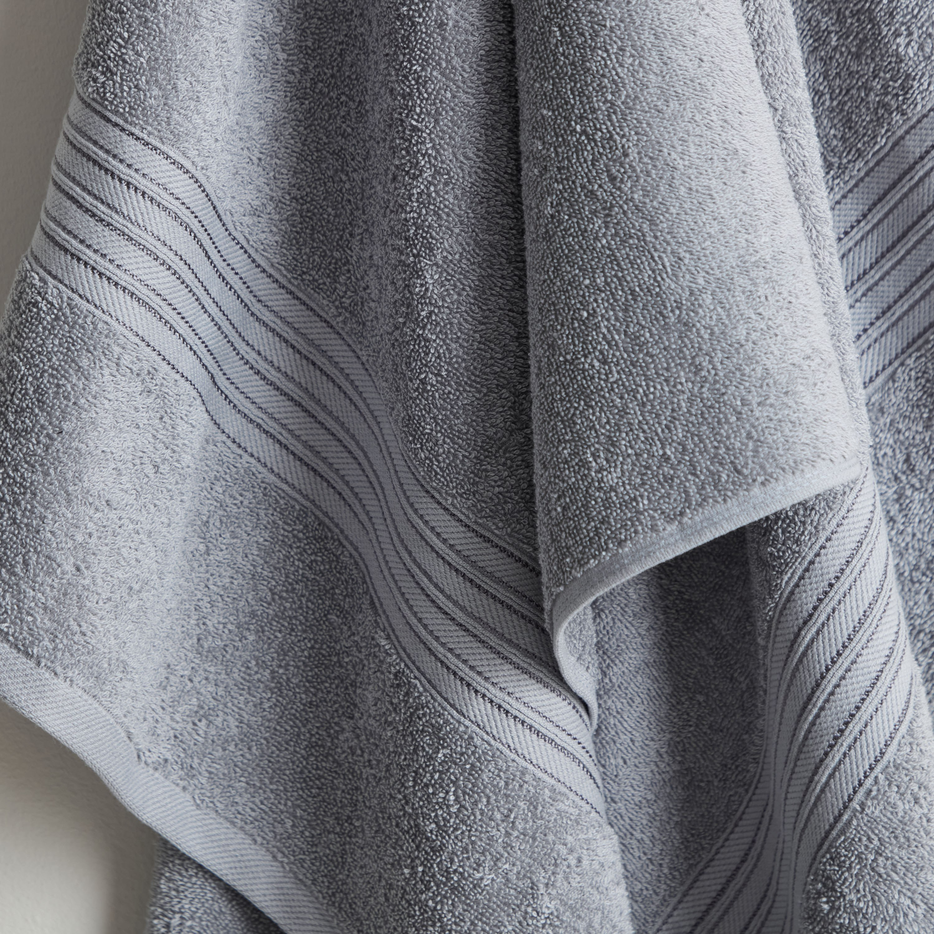 Essential Carded Bath Towel - 70x140 cm-hbxbathroom-bathroomtextiles-image-3