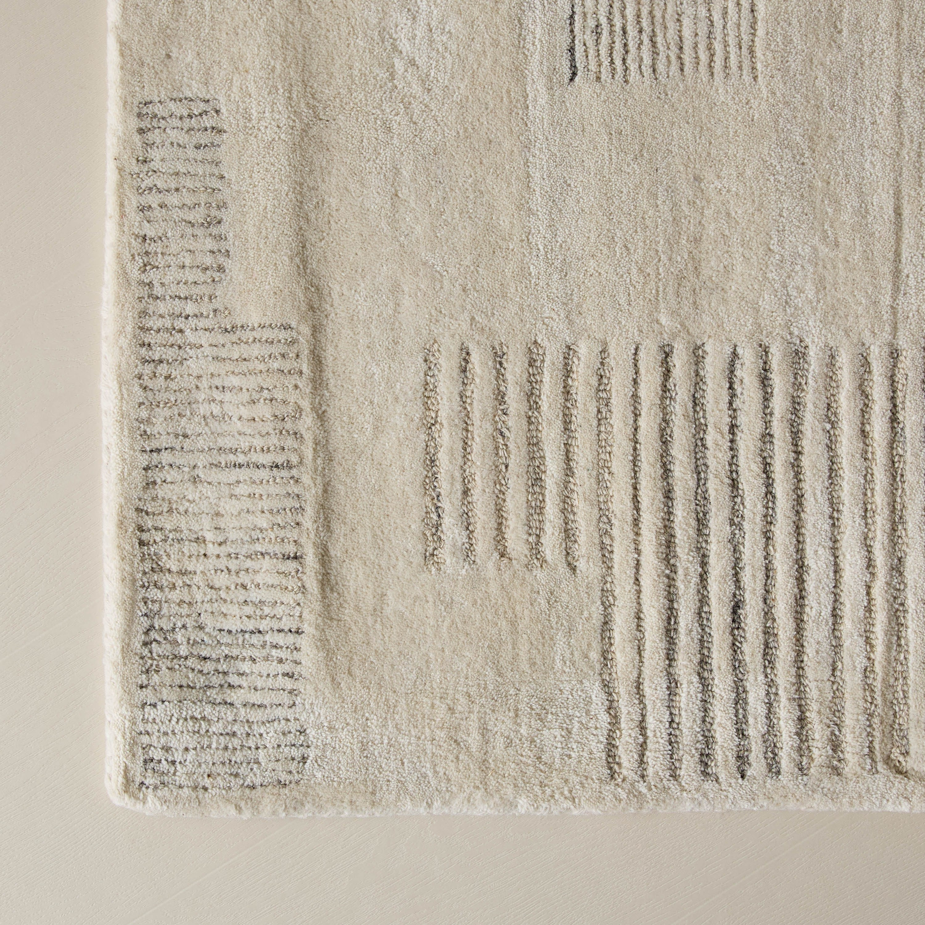 Kasbah Mythos Handtufted Woollen Rug - 120x170 cm-hbxdecorandfurnishings-floorcoverings-rugs-image-2