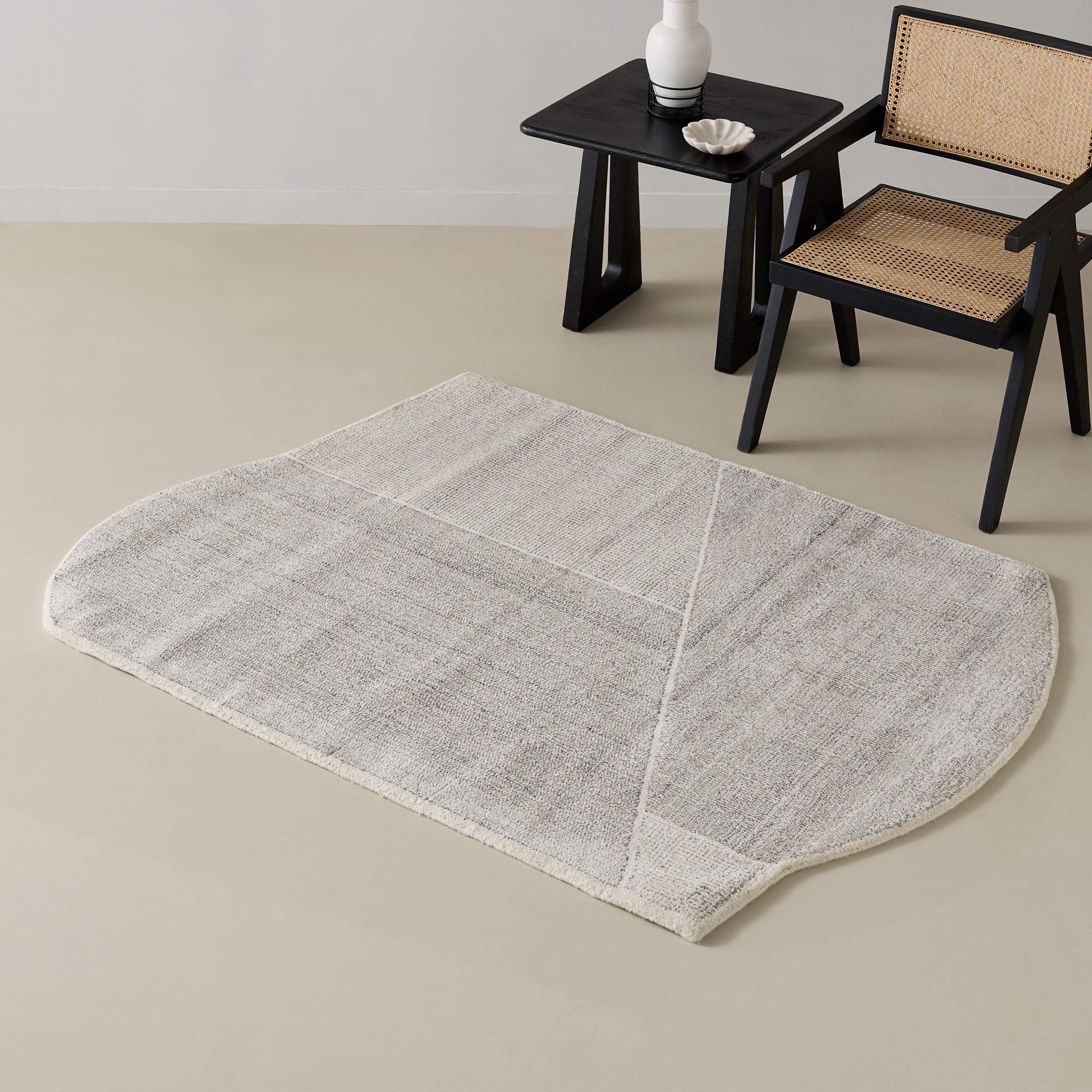 سجادة صوف مصنوعة يدويًا بشكل أليكا من قصبان - 120x170 سم-hbxdecorandfurnishings-floorcoverings-rugs-image-1