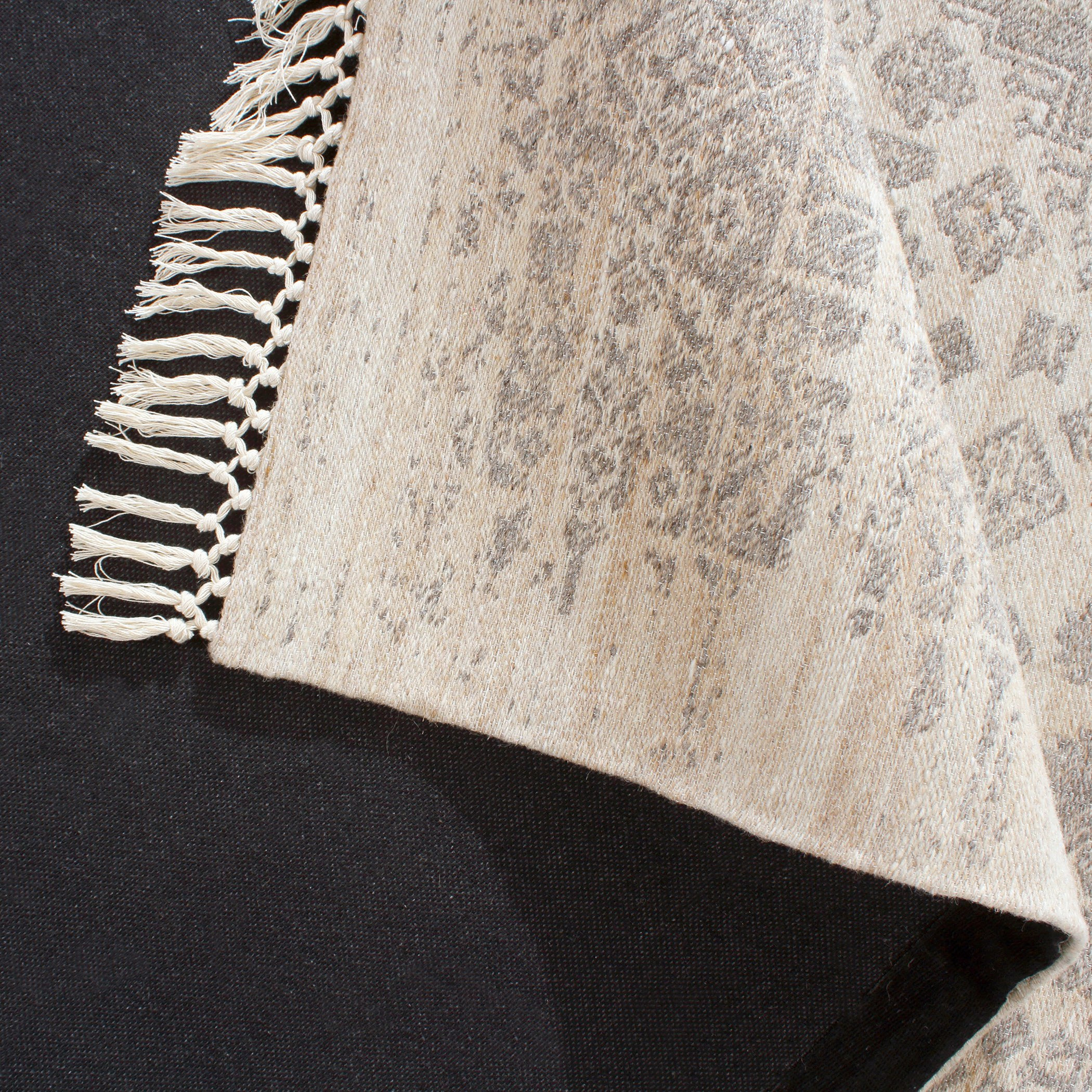 Ensi Woollen Jacquard Rug - 160x230 cm-hbxdecorandfurnishings-floorcoverings-rugs-image-2