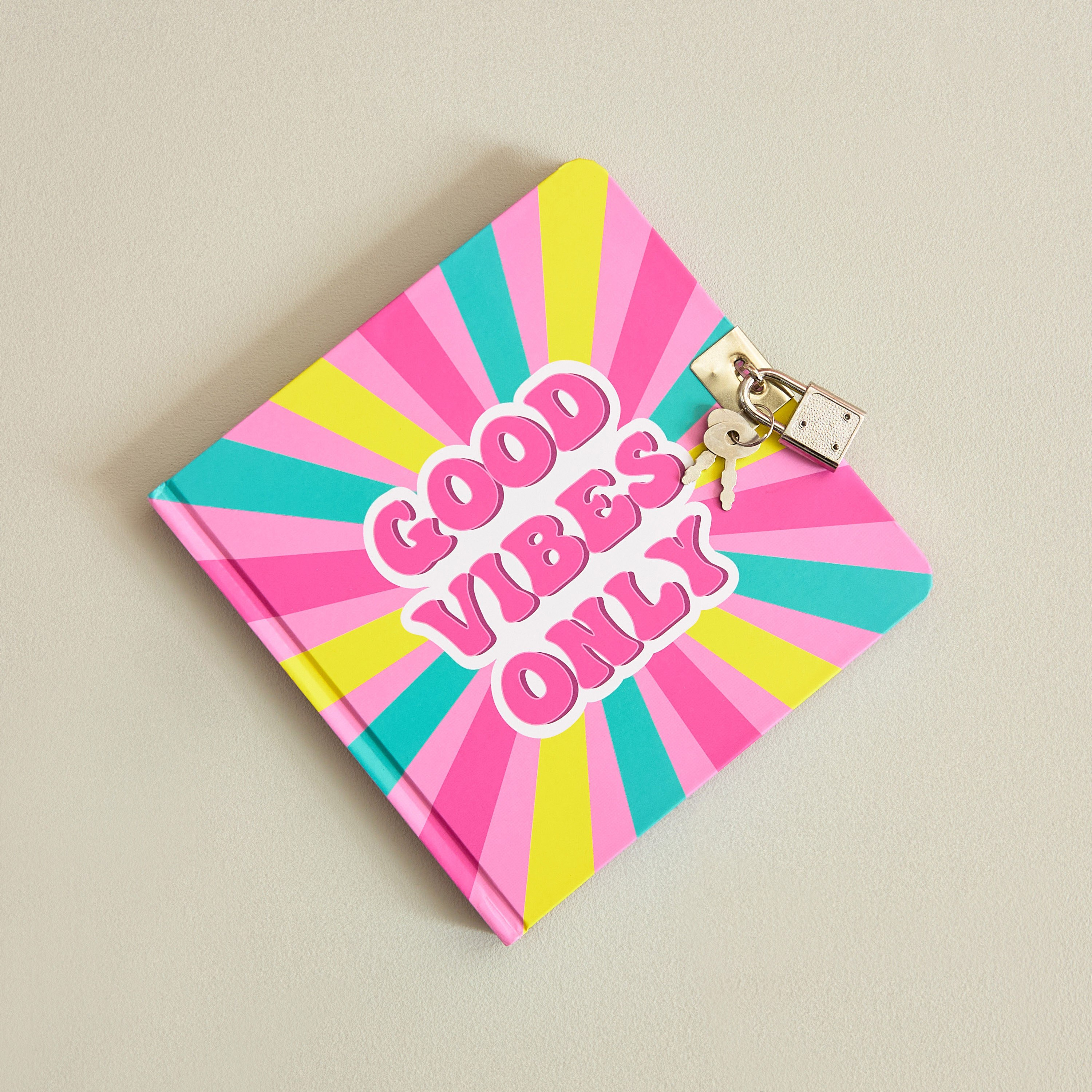 دفتر ملاحظات 80 ورقة قابل للقفل جود فايبس من سكريبل - 15x15 سم-hbxkidsandyouth-playroom-stationery-image-1