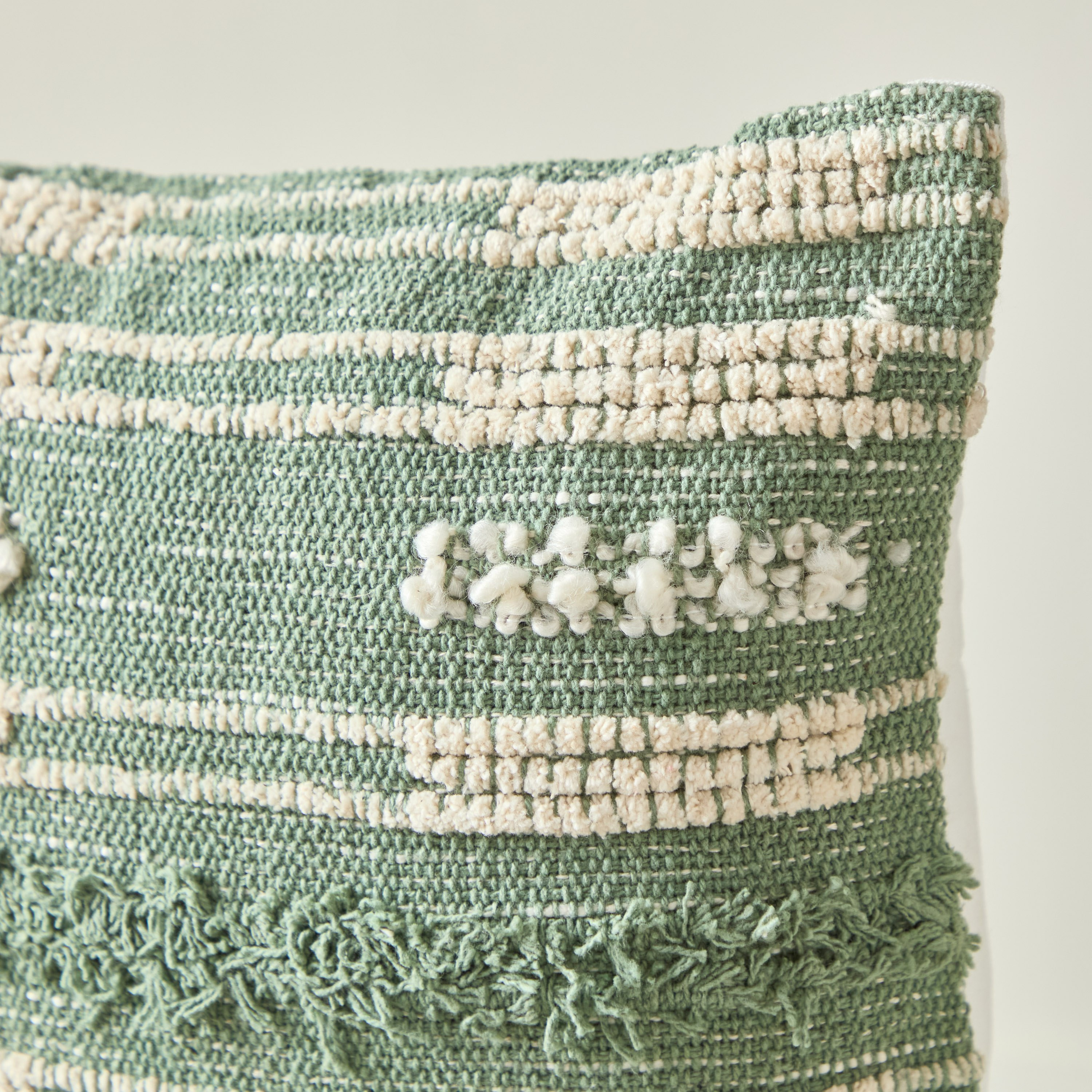وسادة محشوة بارزة الملمس ميكا من آيزل - 30x50 سم-hbxhomeware-hbxbedroom-image-2