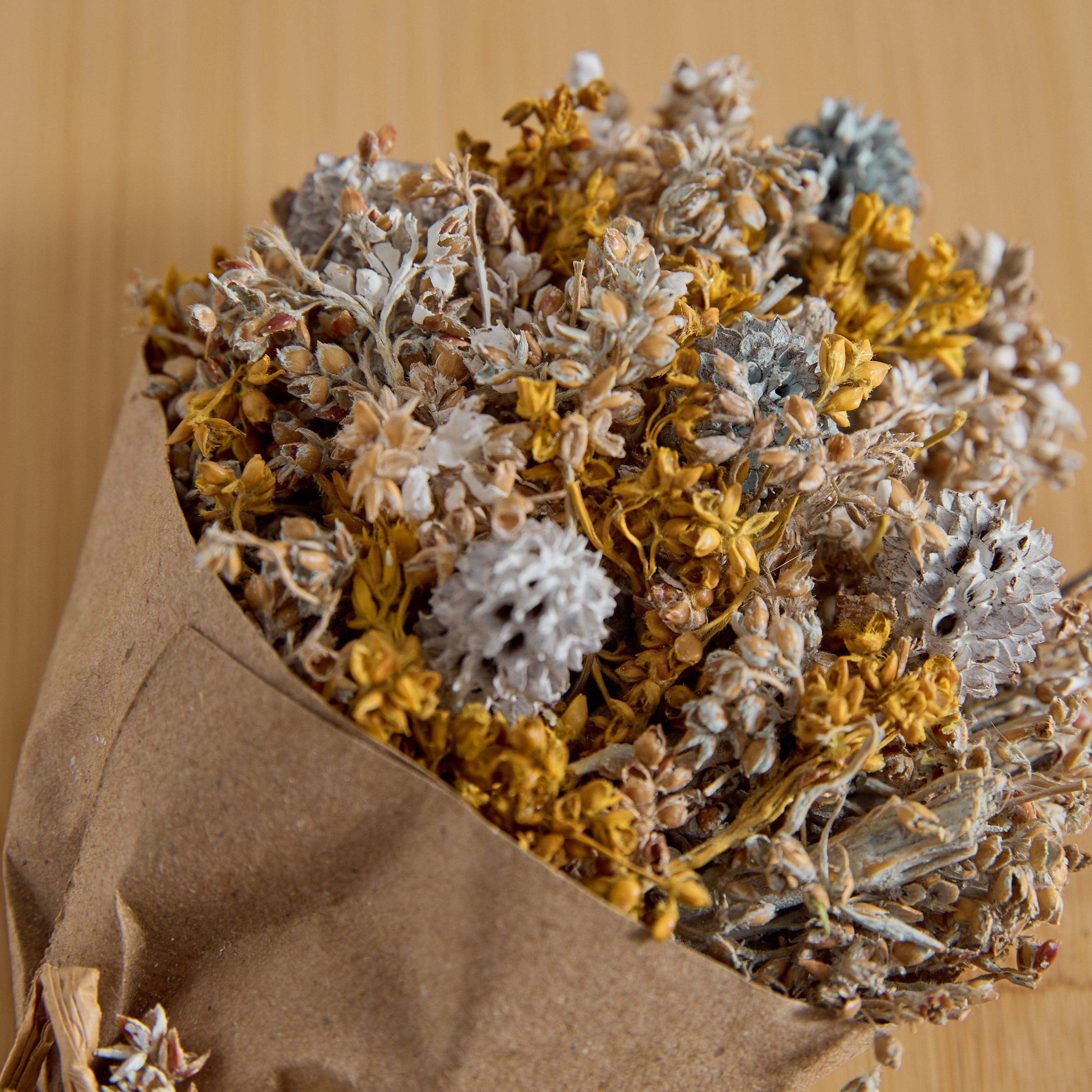 باقة عشبة مختلطة من كيفن - 9x5x18 سم-hbxdecorandfurnishings-homeaccessories-artificialflowersandplants-image-2