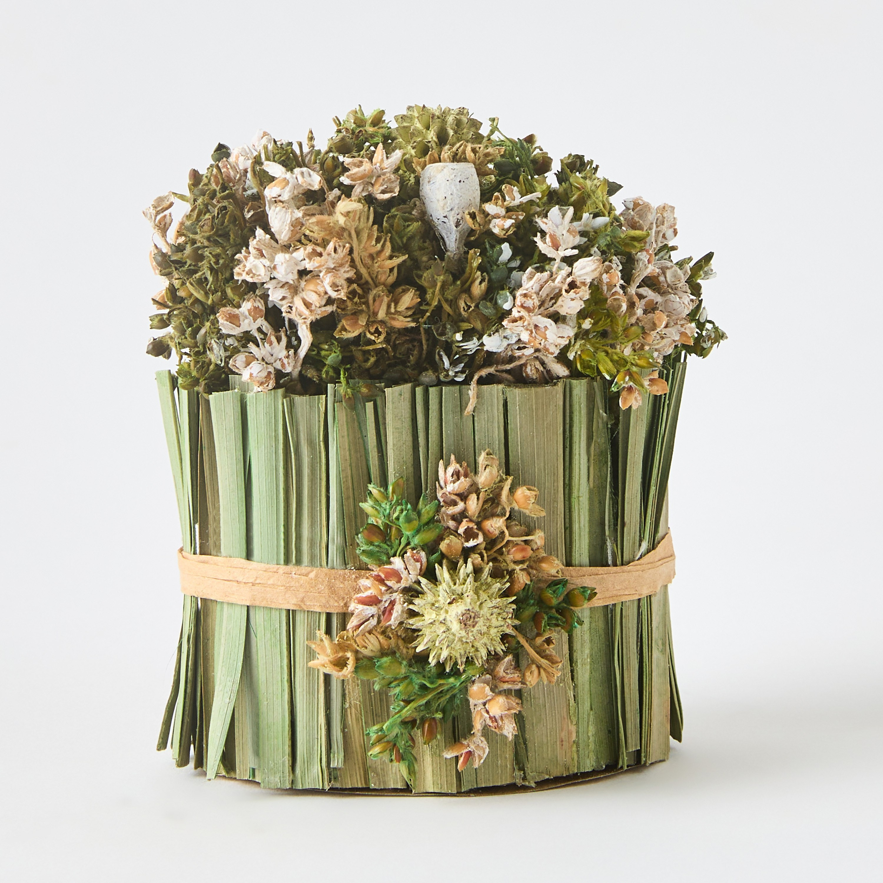 تشكيلة من الأعشاب المختلطة في وعاء بيضاوي من كيفن - 8x6x8.5 سم-hbxhomeware-hbxdecorandfurnishings-image-5