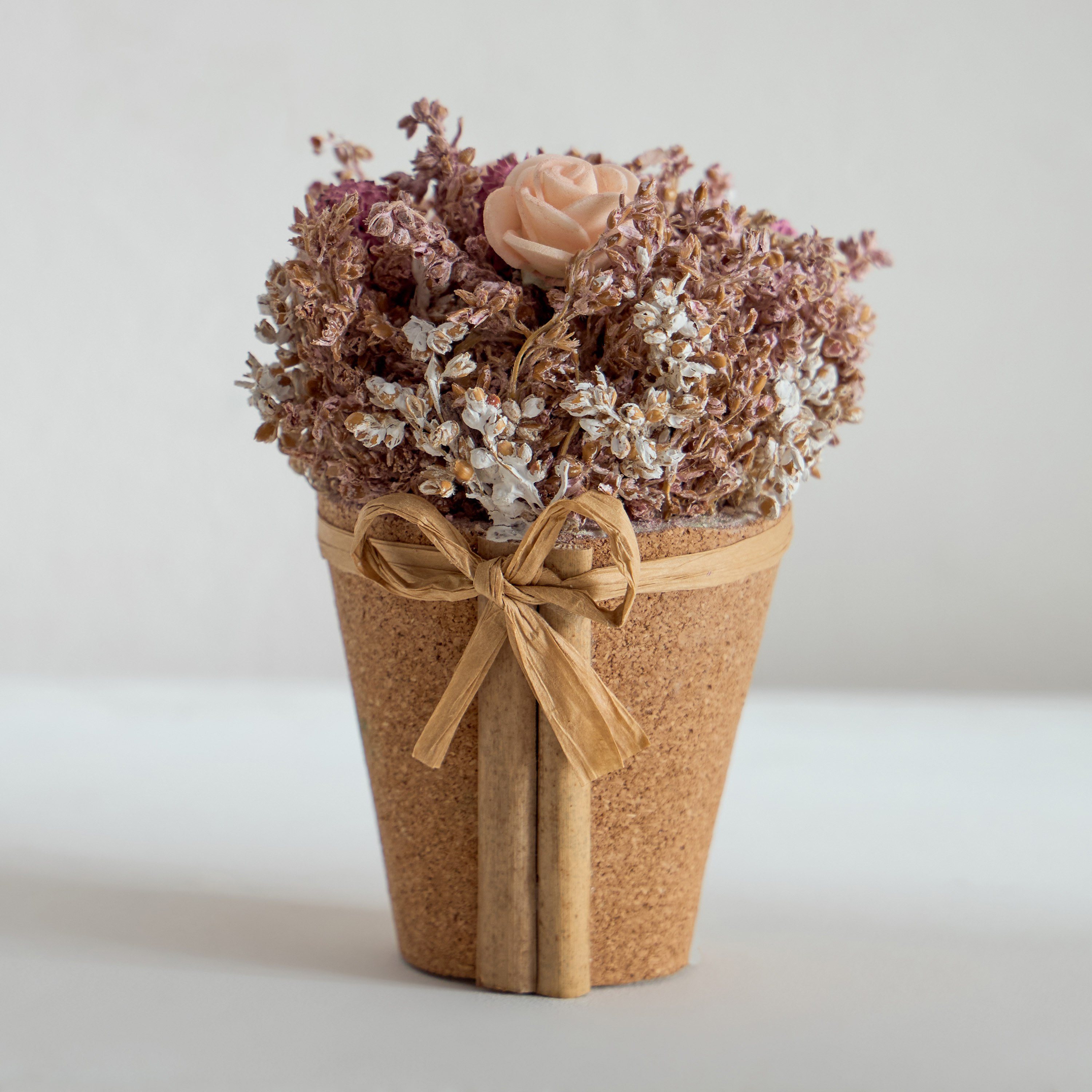 باقة زهور صغيرة في إناء زرع مستدير من كيفن - 8x8x12 سم-hbxdecorandfurnishings-homeaccessories-artificialflowersandplants-image-2