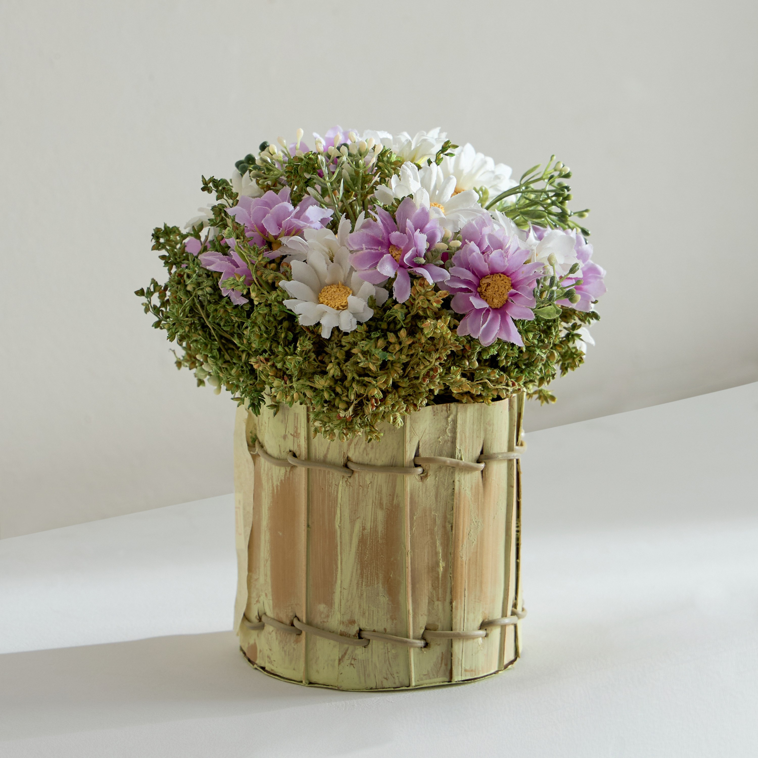 Caven Daisy Arrangement in Todi Leaf Planter - 16x16x20 cm-hbxhomeware-hbxdecorandfurnishings-image-1