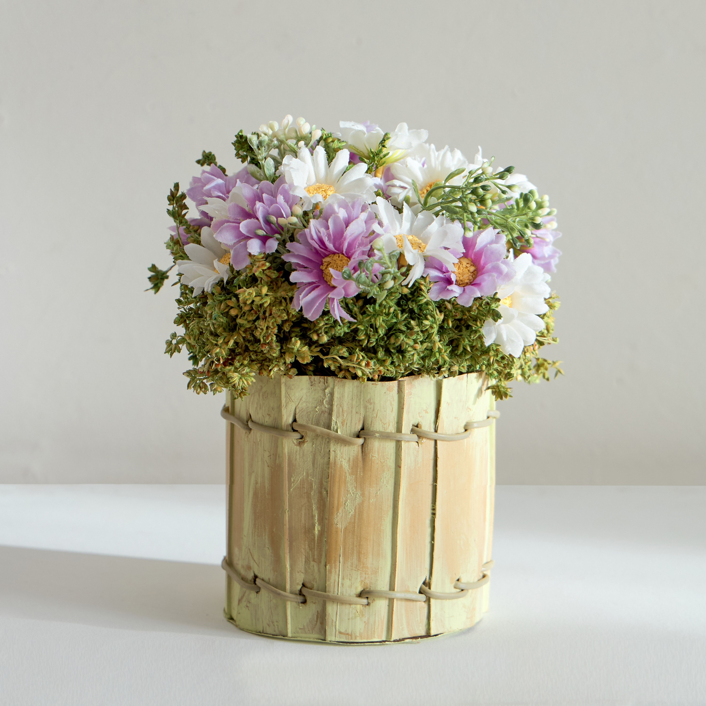 Caven Daisy Arrangement in Todi Leaf Planter - 16x16x20 cm-hbxhomeware-hbxdecorandfurnishings-image-2