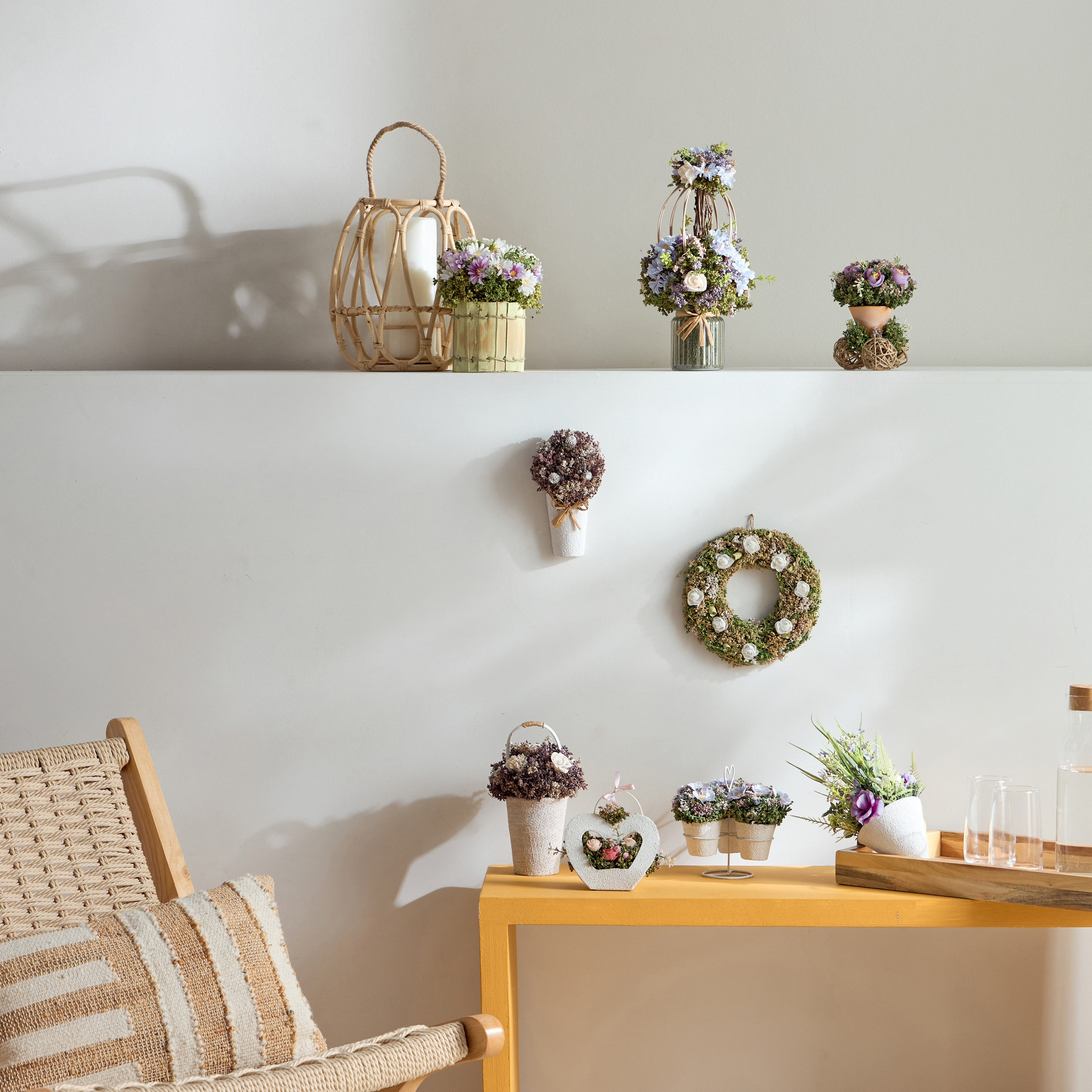 Caven Daisy Arrangement in Todi Leaf Planter - 16x16x20 cm-hbxhomeware-hbxdecorandfurnishings-image-4