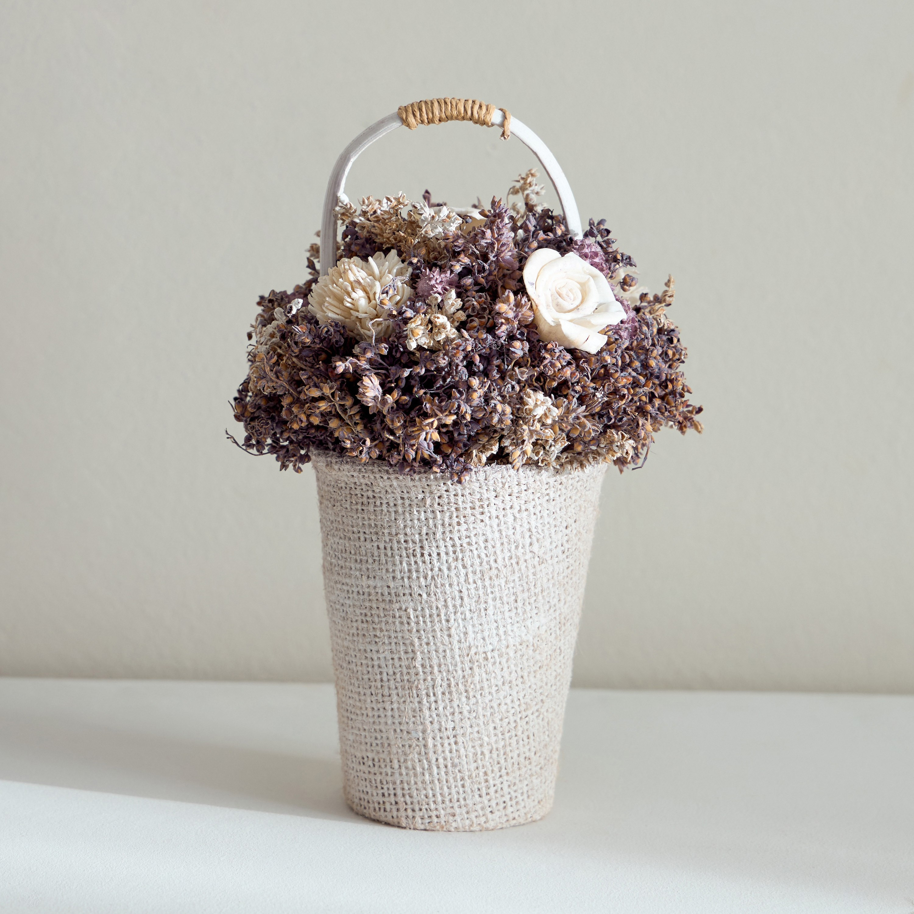 باقة من نباتات شولا في وعاء من الجوت من كيفن- 13×13×21 سم-hbxhomeware-hbxdecorandfurnishings-image-2