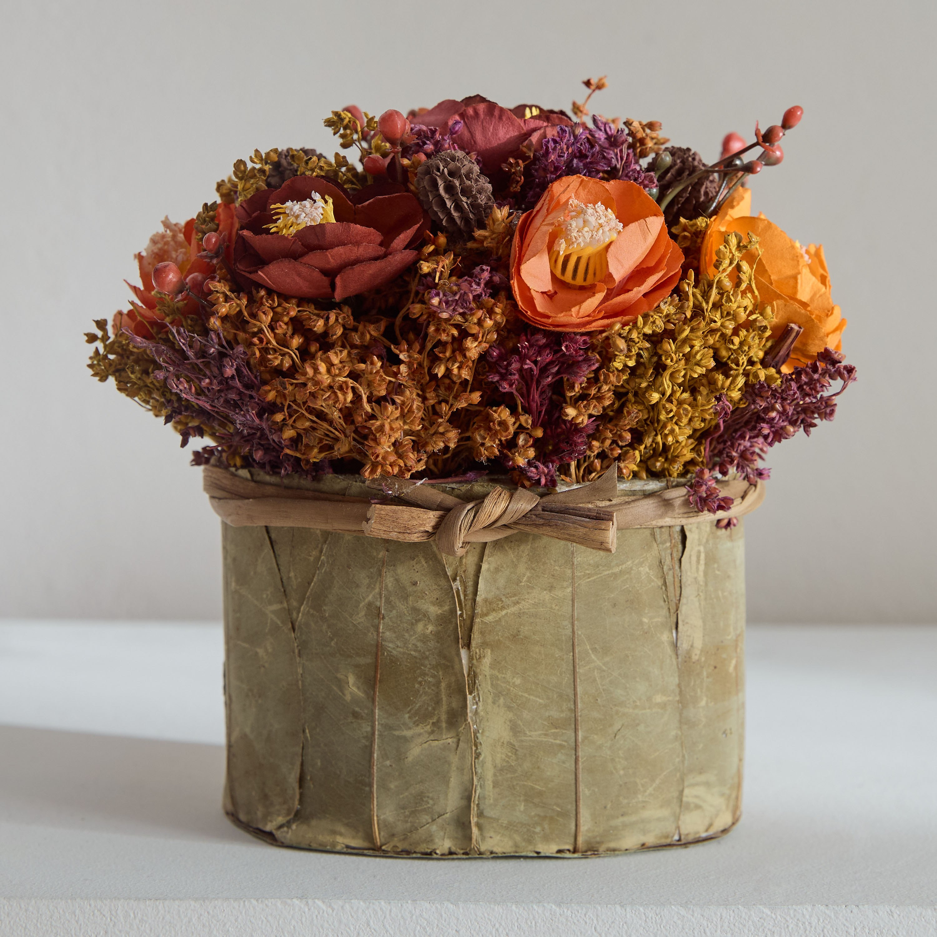 تشكيلة نباتات حوذان مختلطة في وعاء بيضاوي من كيفن- 17×12.5×17 سم-hbxhomeware-hbxdecorandfurnishings-image-2