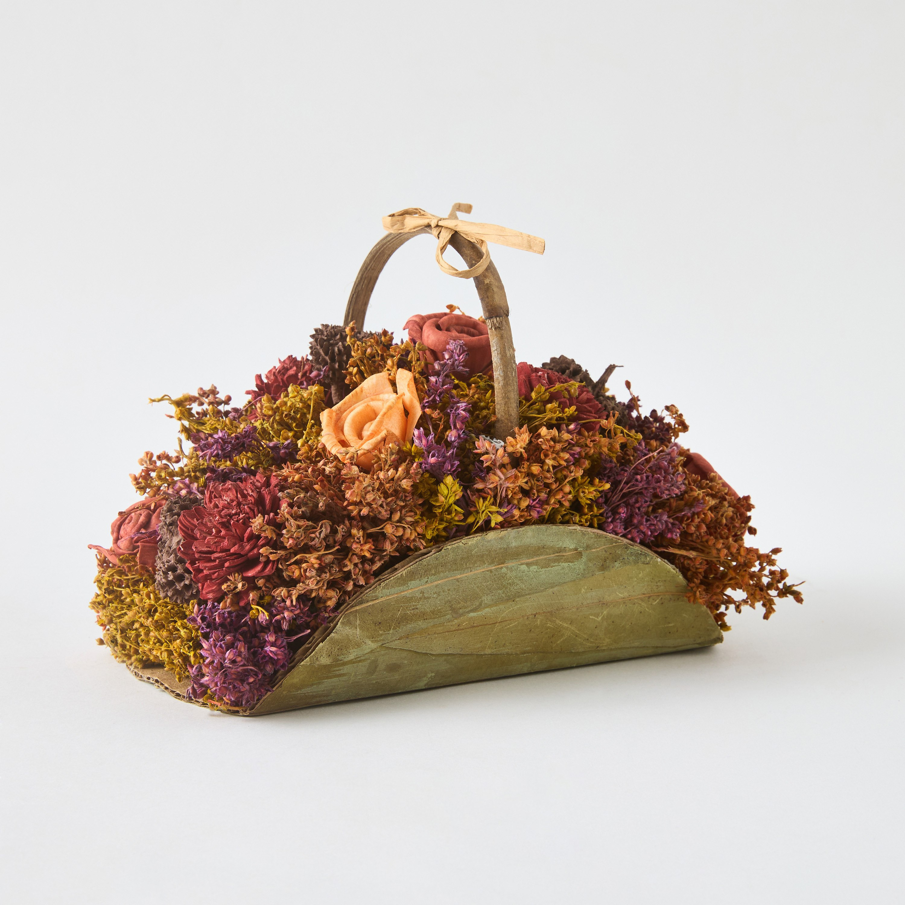 باقة من نبات شولا في سلة بمقبض من كيفن- 21x12x14.5 سم-hbxdecorandfurnishings-homeaccessories-artificialflowersandplants-image-5