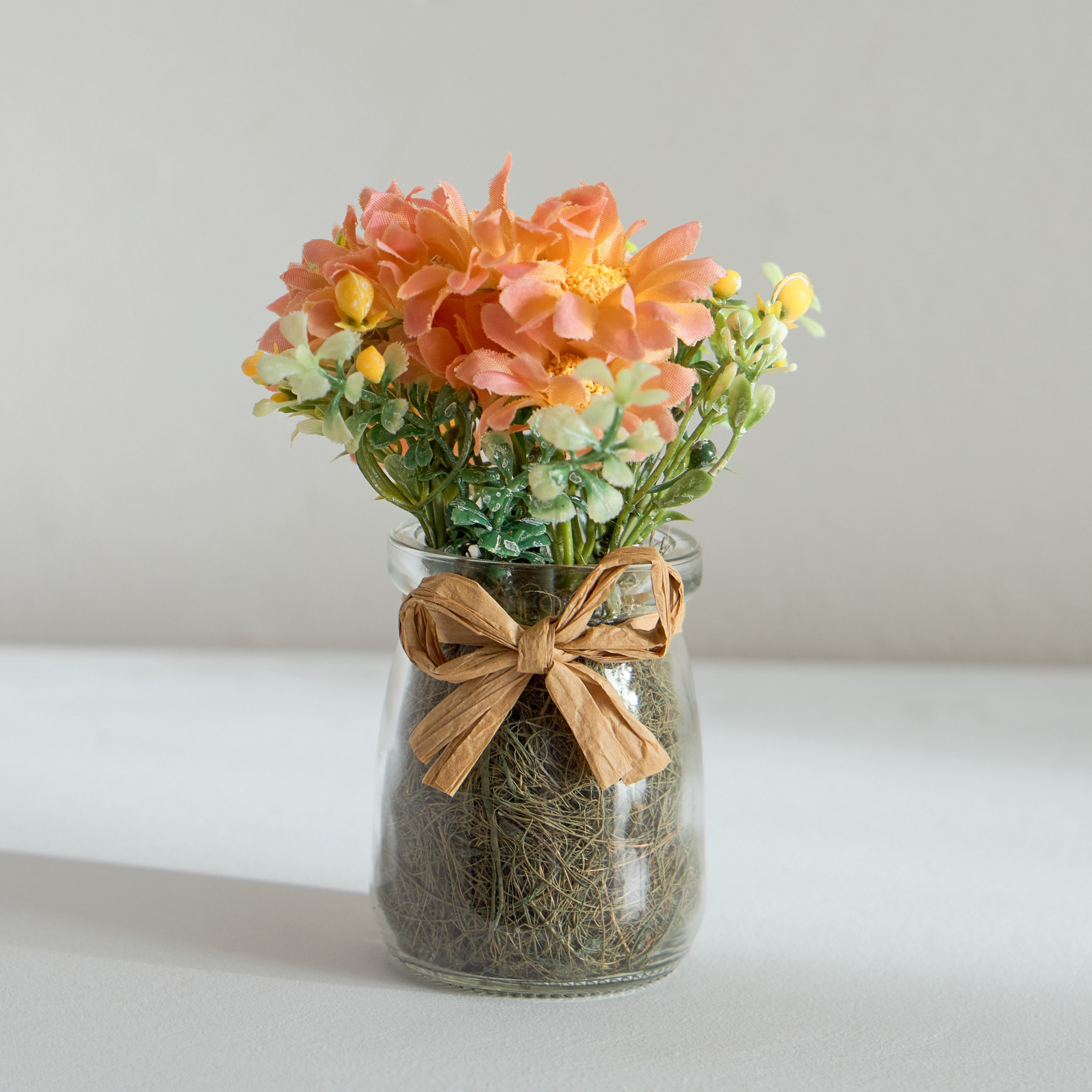 تشكيلة زهور الأقحوان في زجاجة من كافين - 9x9x13 سم-hbxdecorandfurnishings-homeaccessories-artificialflowersandplants-image-2