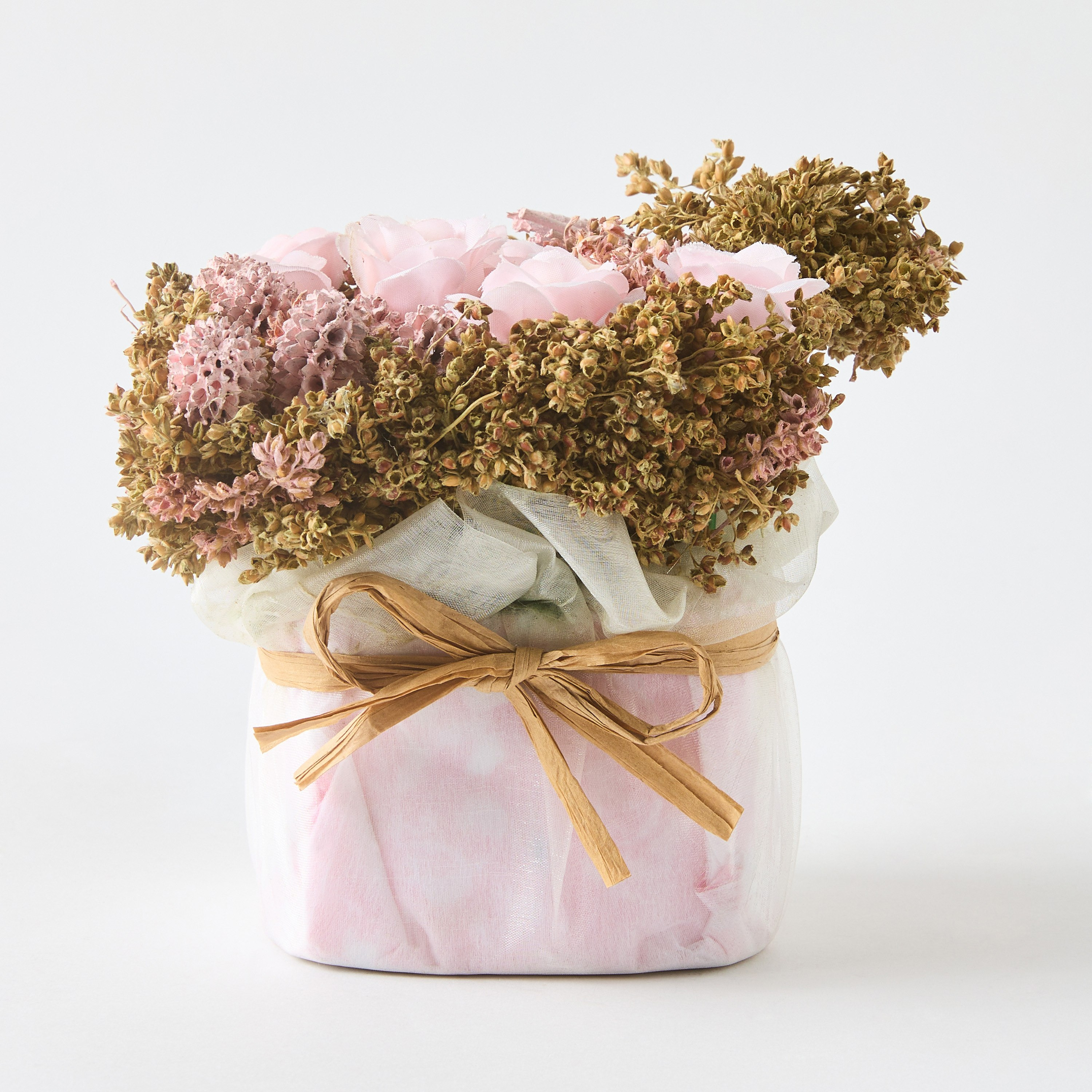 باقة ورد في وسادة أورجانزا من كافن - 13x13x14 سم-hbxdecorandfurnishings-homeaccessories-artificialflowersandplants-image-5