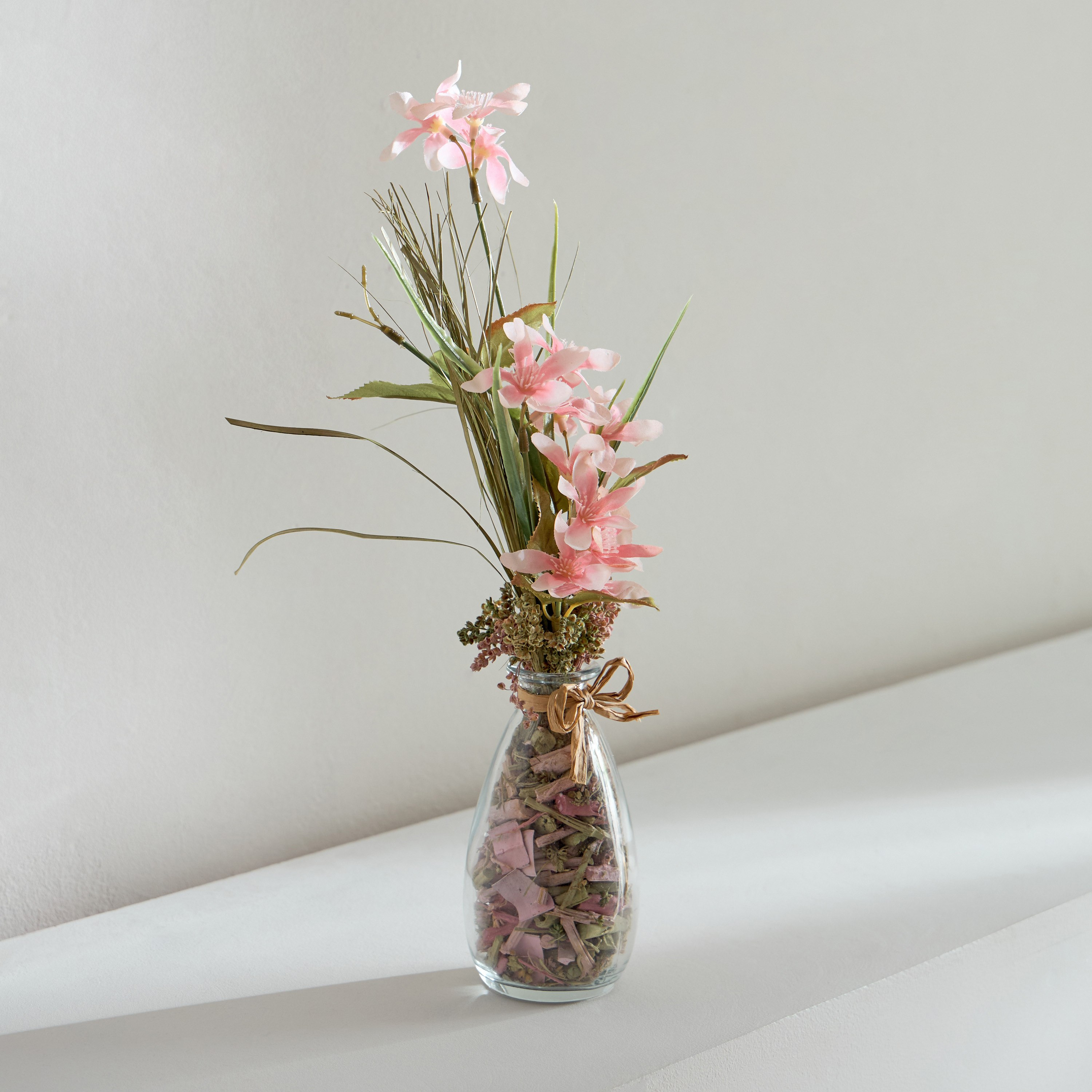 زهرة فراشة في مزهرية زجاجية مع أزهار مجففة من كيفن - 11x10x35 سم-hbxdecorandfurnishings-homeaccessories-artificialflowersandplants-image-1