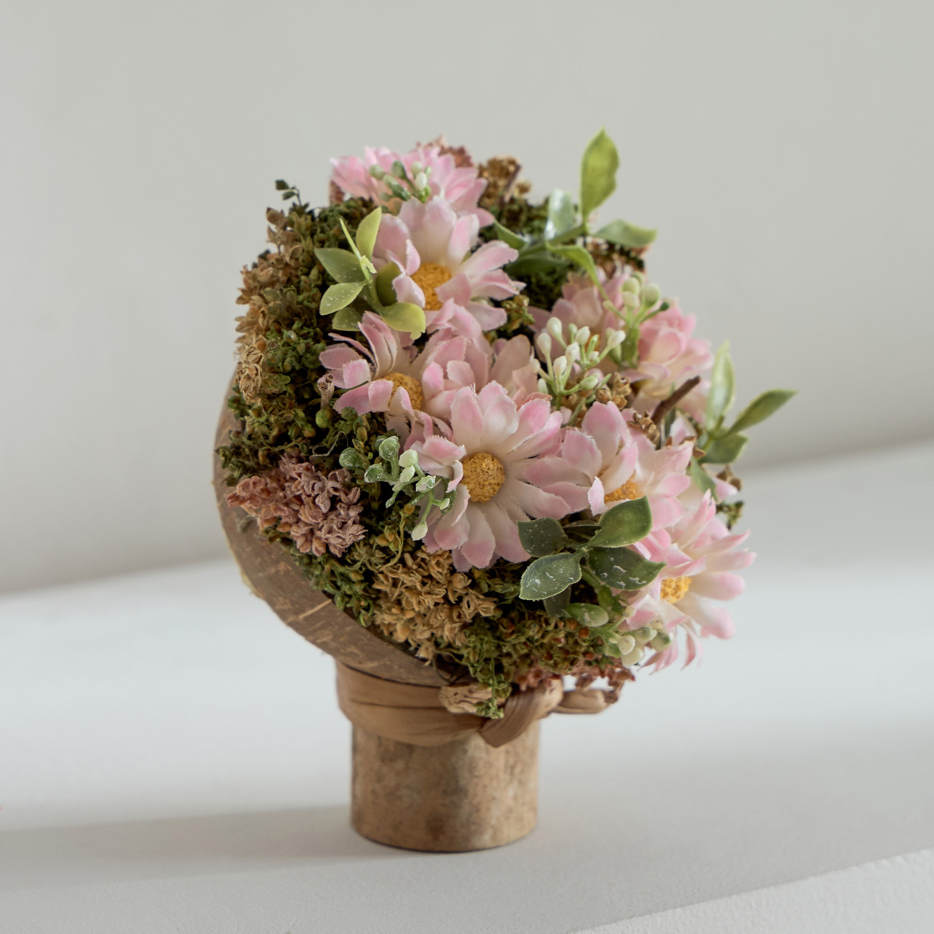 Caven Daisy Arrangement with Coconut Shell Stand Planter - 15x15x18 cm-hbxhomeware-hbxdecorandfurnishings-image-1