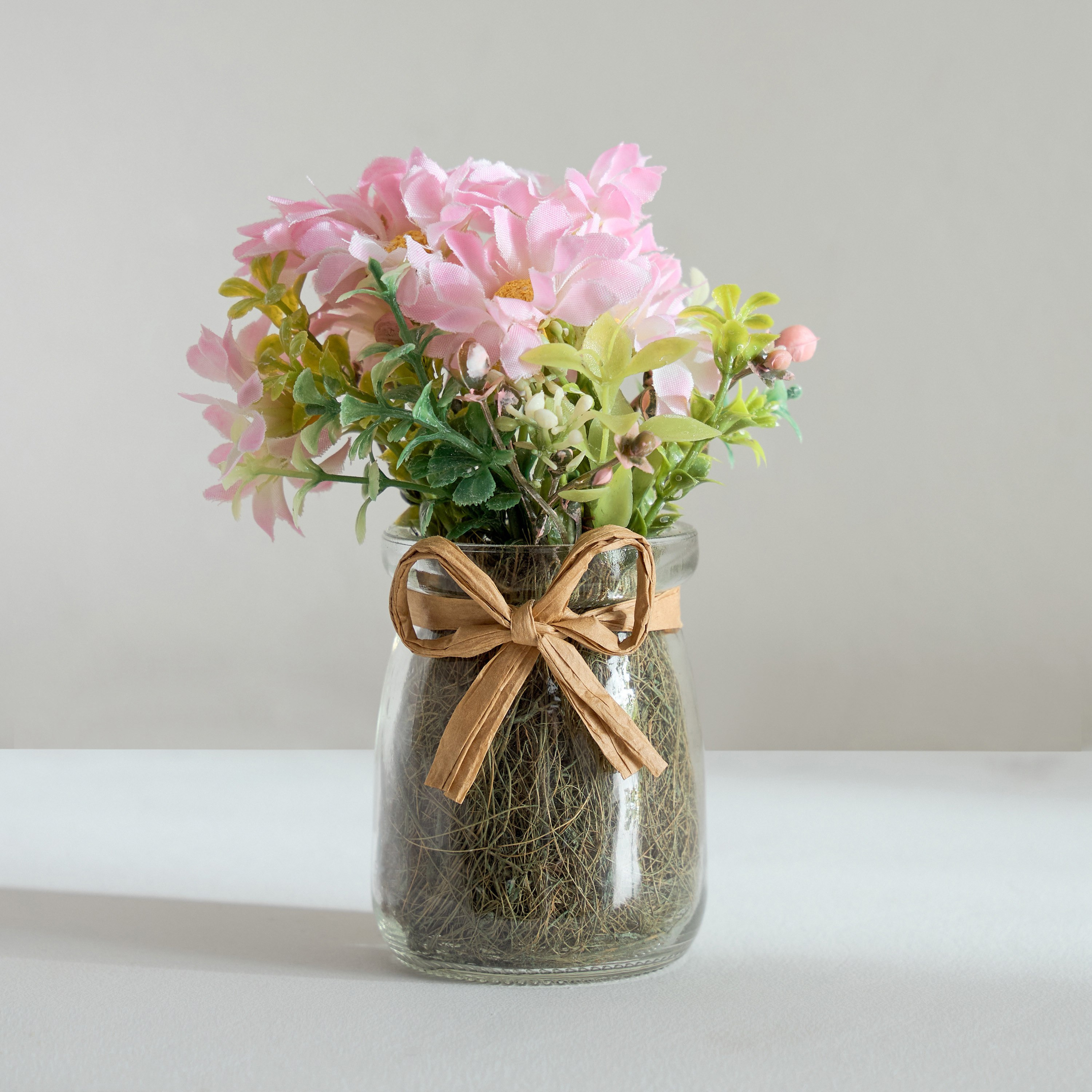 تشكيلة زهور الأقحوان في قارورة زجاجية من كيفن - 9x9x13 سم-hbxdecorandfurnishings-homeaccessories-artificialflowersandplants-image-2