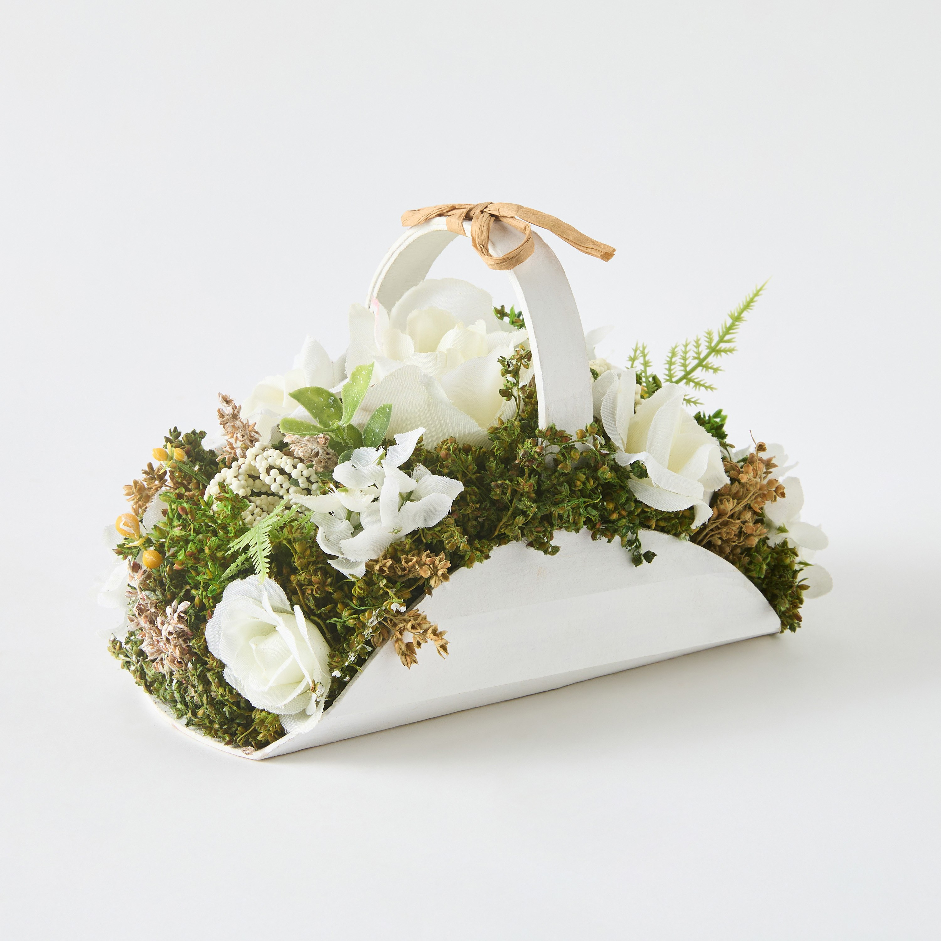 تشكيلة ورد متنوعة في سلة نصف قمرية بمقبض من كافين - 21x13x13 سم-hbxdecorandfurnishings-homeaccessories-artificialflowersandplants-image-5