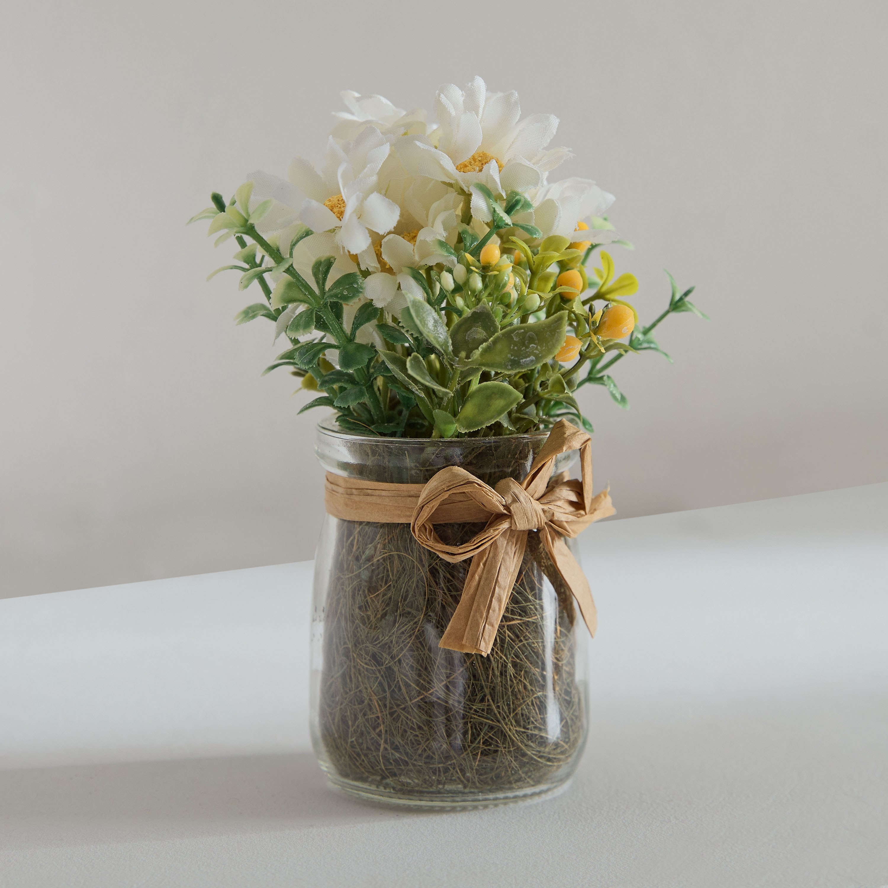 تشكيلة زهور الأقحوان في قارورة زجاجية من كافن - 9x9x13 سم-hbxdecorandfurnishings-homeaccessories-artificialflowersandplants-image-1